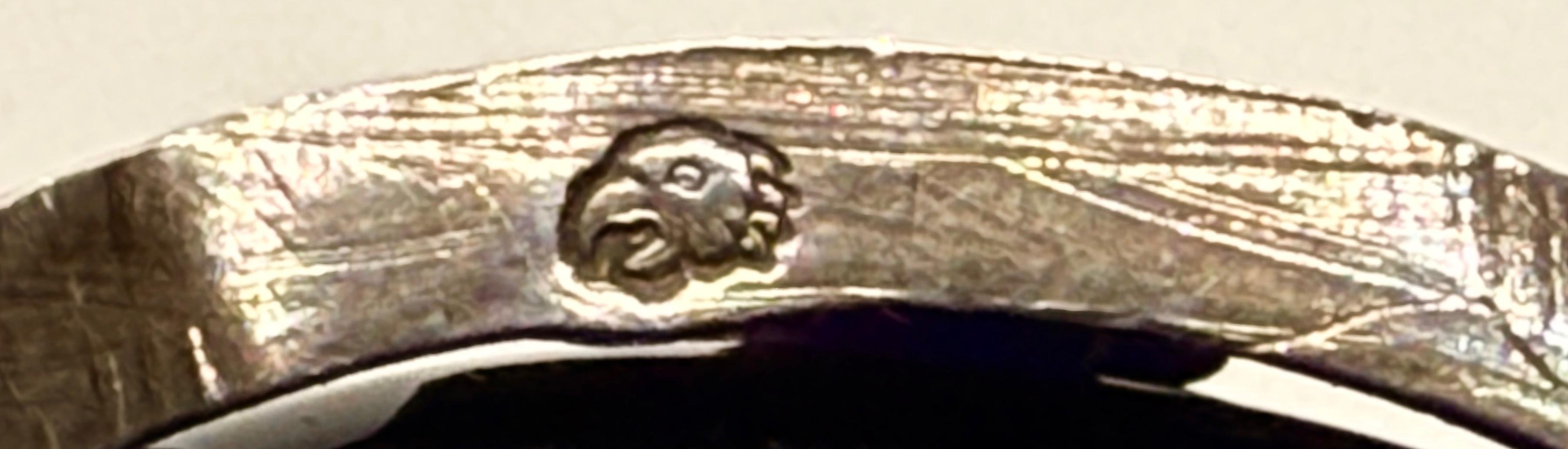 Srebrna solniczka ze szklanym kobaltowym wkładem