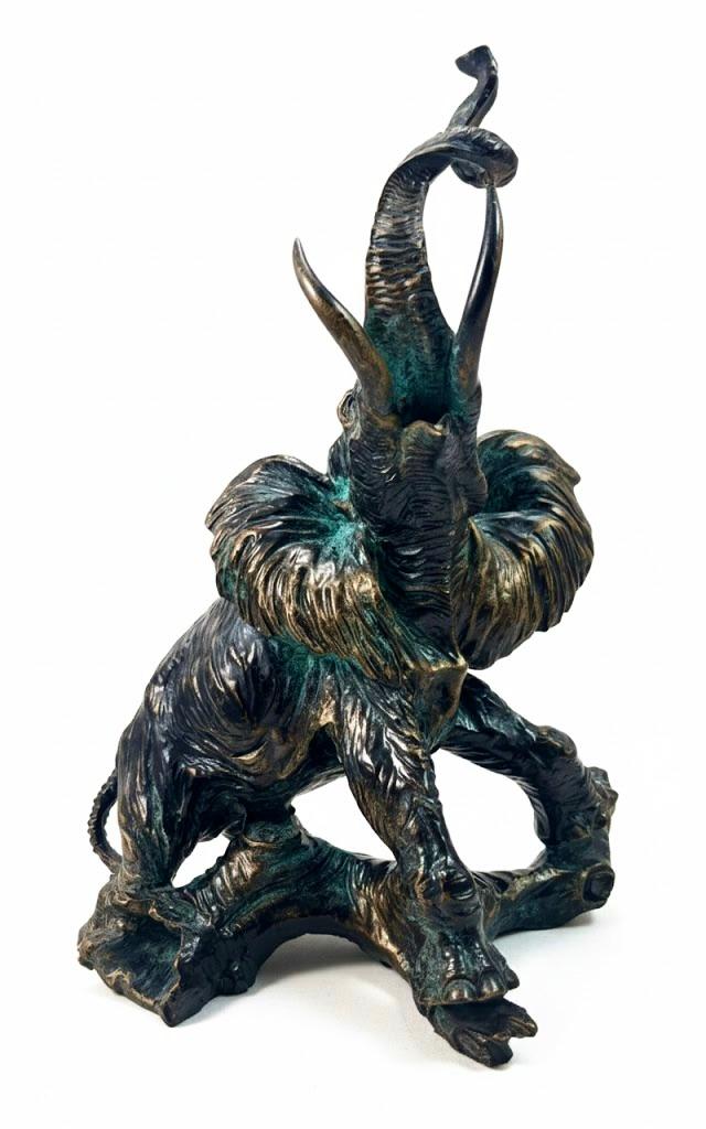 Pełnoplastyczna figura słonia