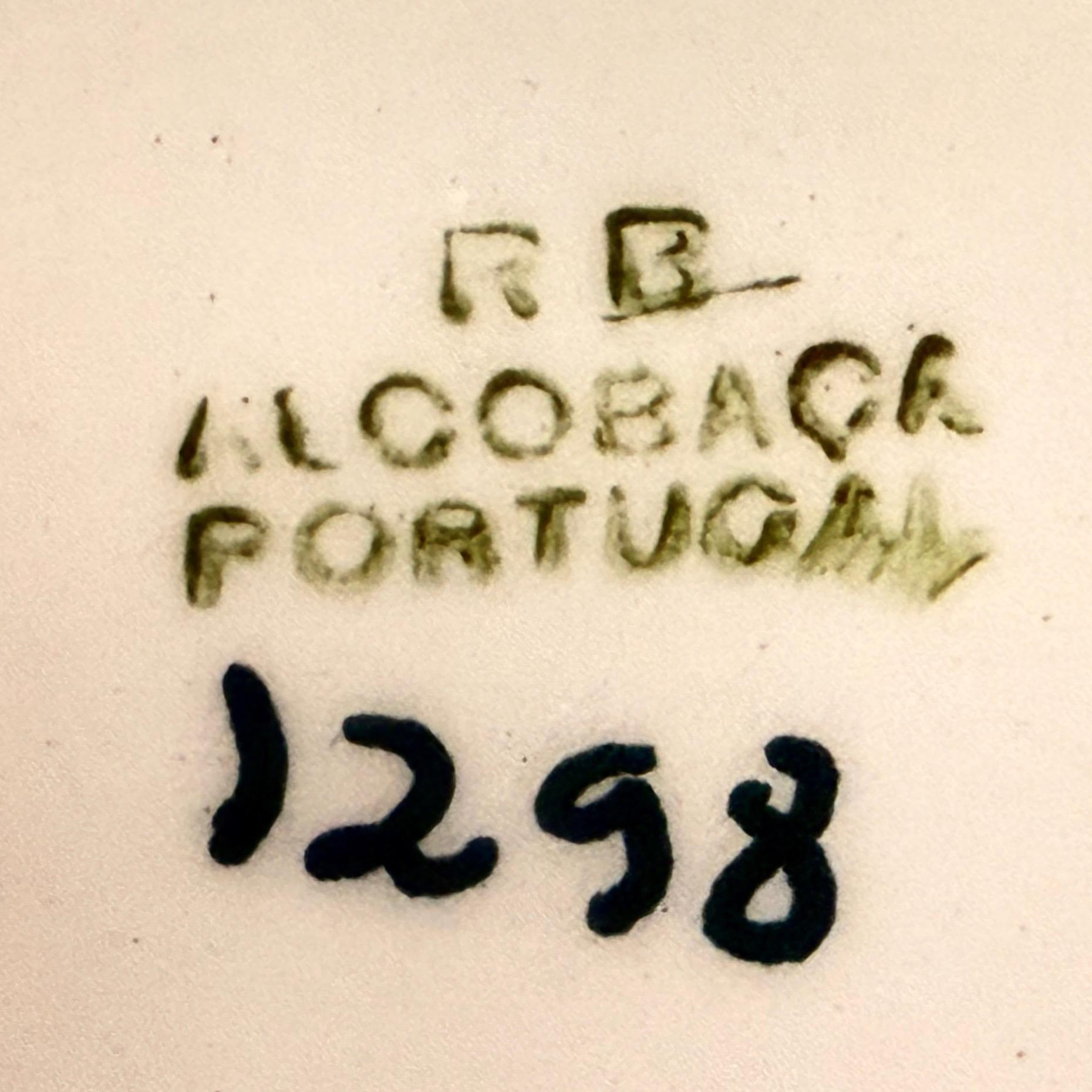 Dekoracyjna waza reliefowa z nakrywą