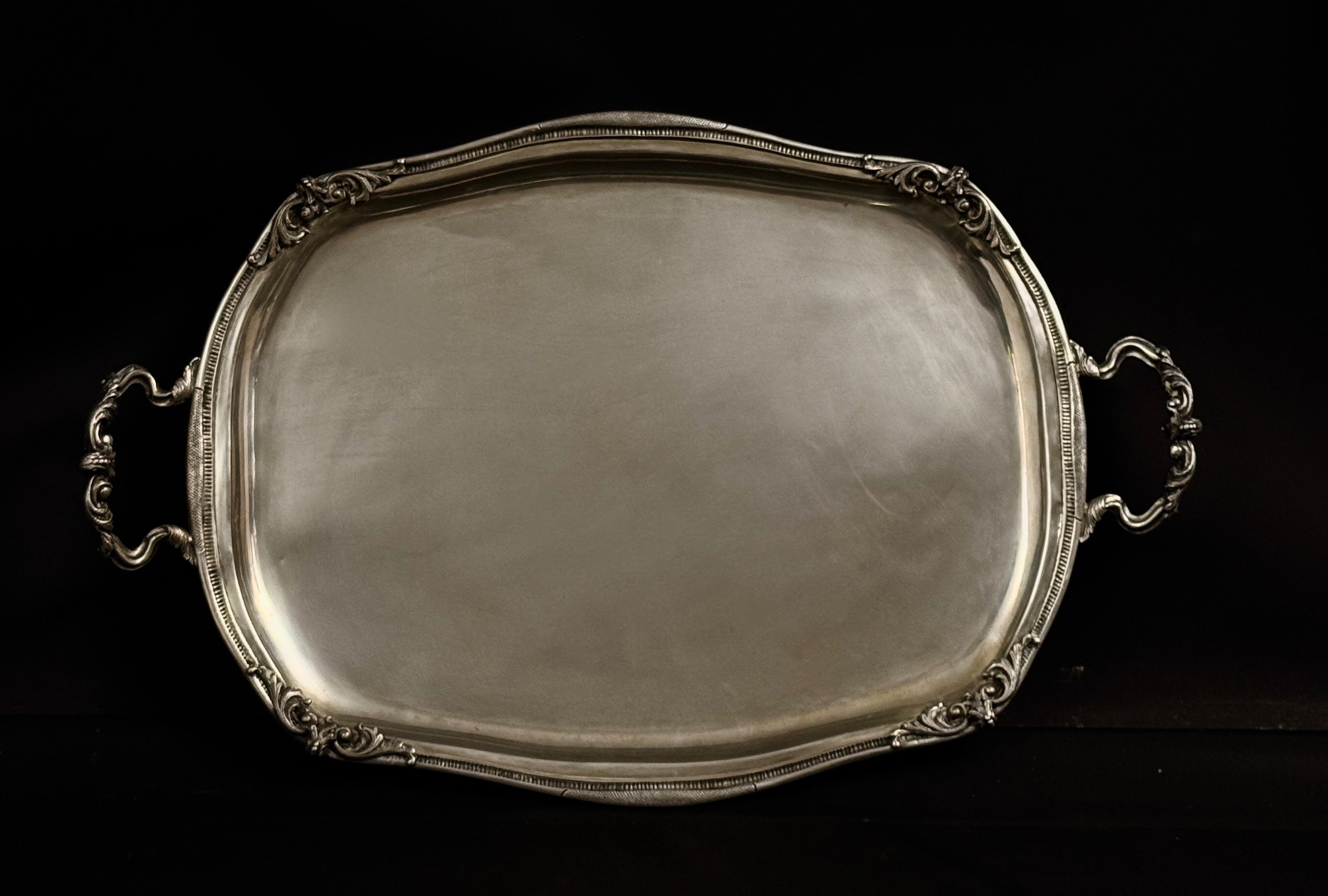 Srebrna taca z dwoma bocznymi uchwytami, masa 2382 g