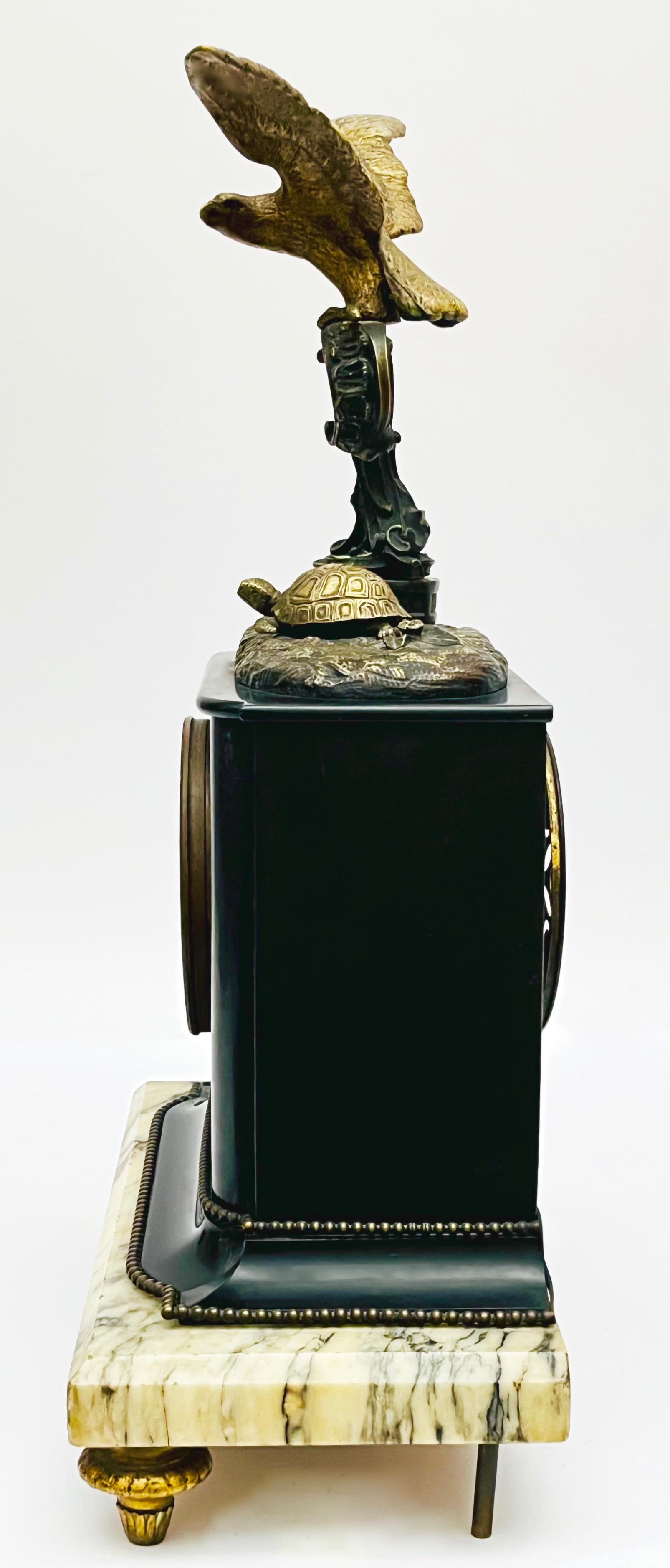 Ozdobny zegar komodowy