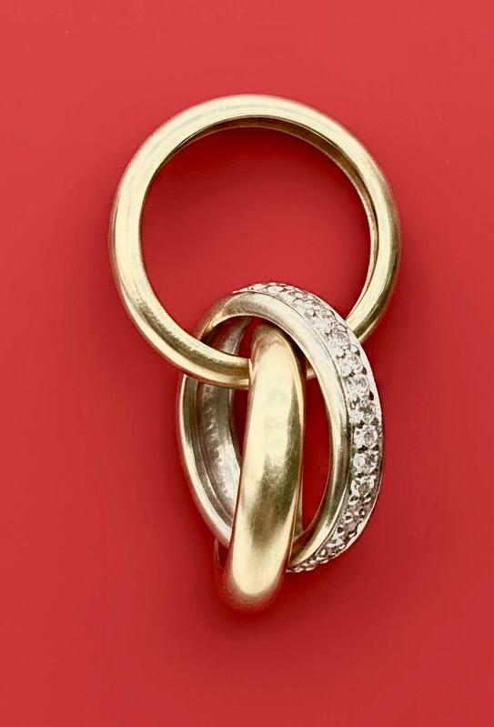 Złoty wisior zdobiony diamentami 0,10 ct