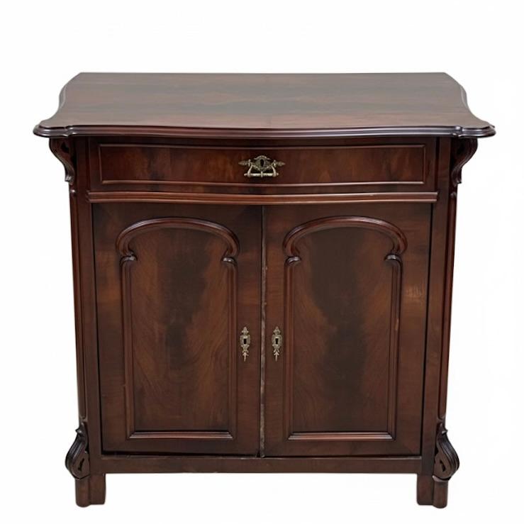 Komoda z wielolistnym blatem,szufladą i dwuskrzydłową szafką