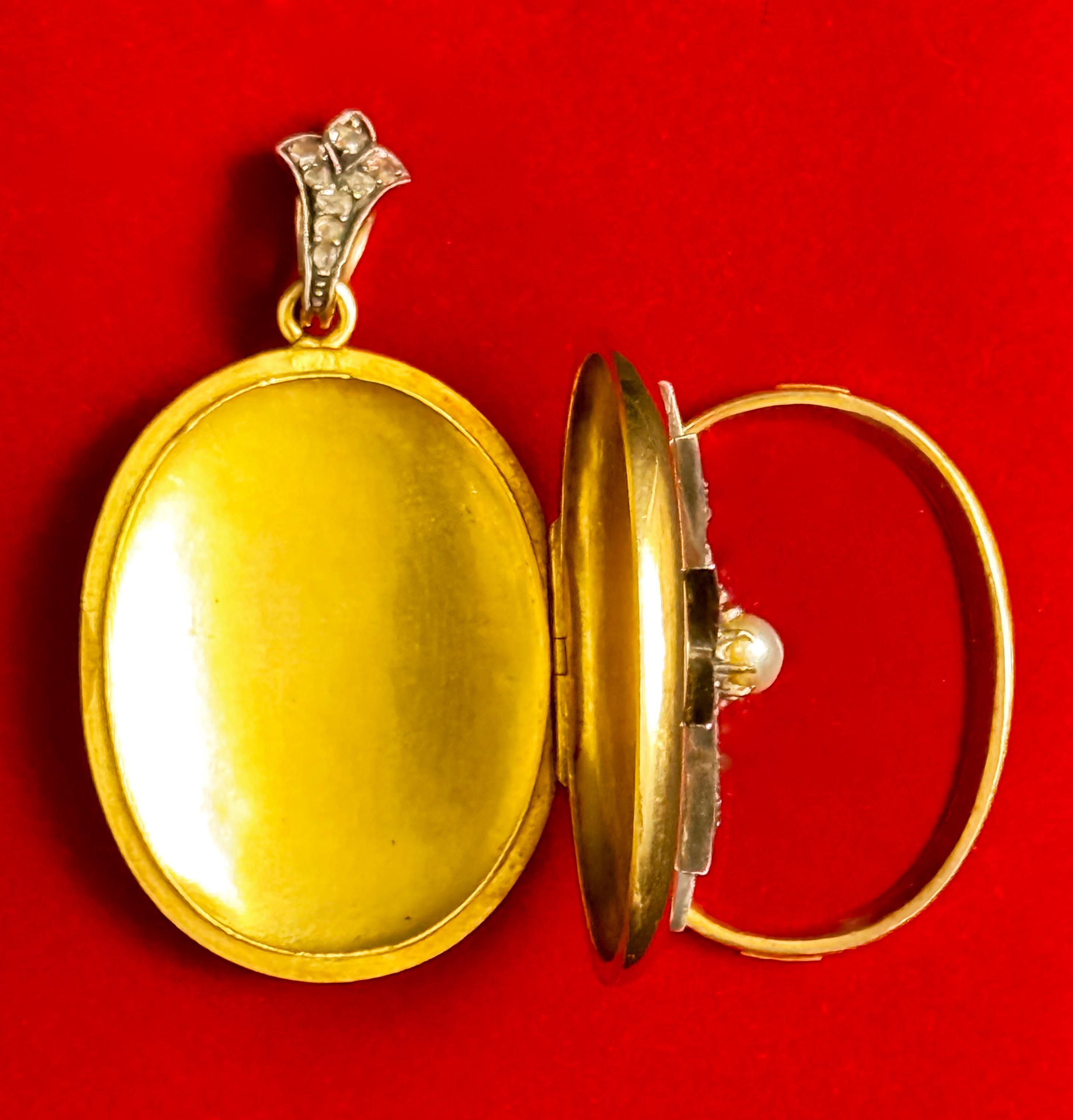 Zabytkowy złoty owalny wisior, zdobiony gwiazdą z diamentami w szlifie rozetowym i perłą, Francja XIX w.