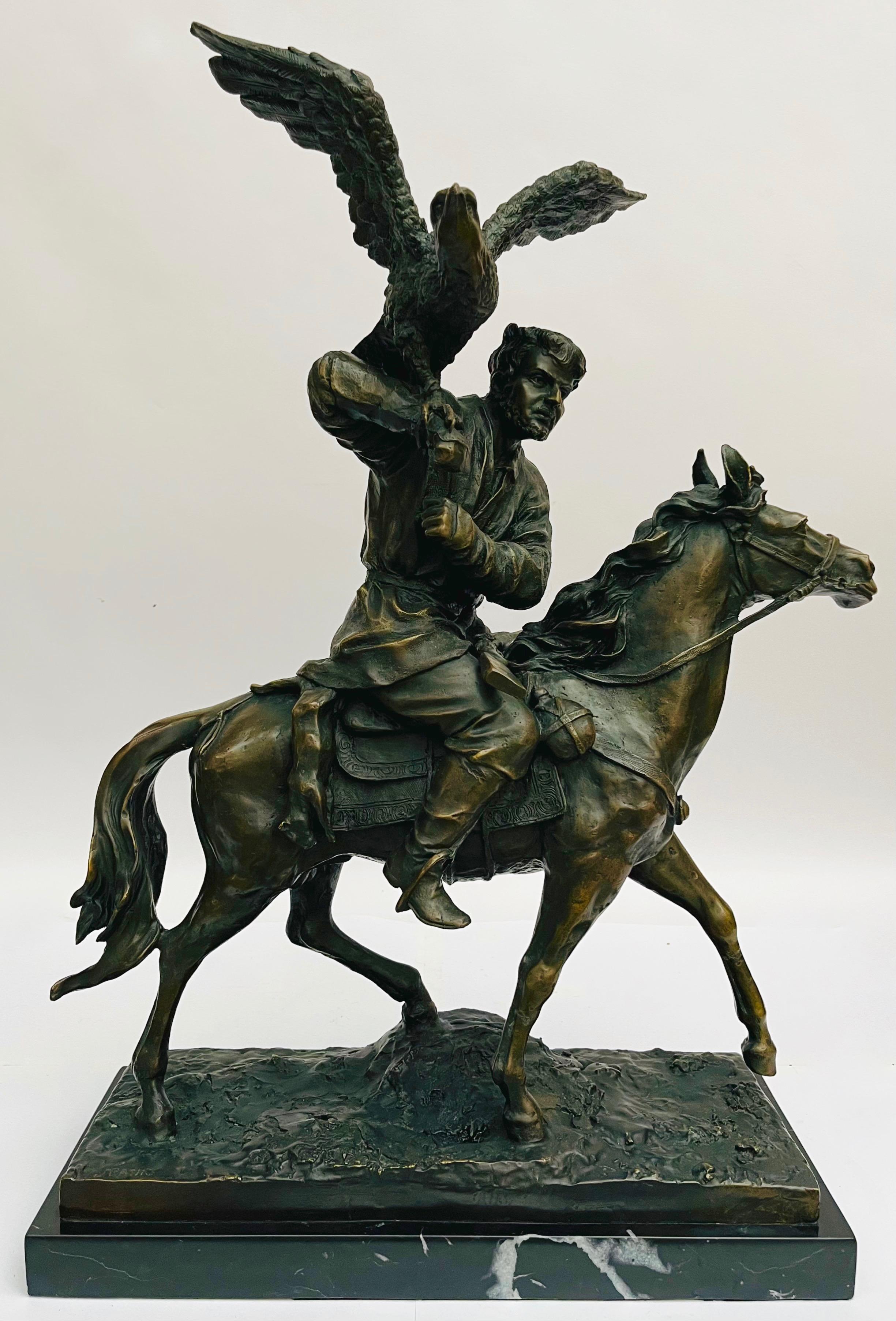 Dekoracyjna figura sokolnika na koniu 