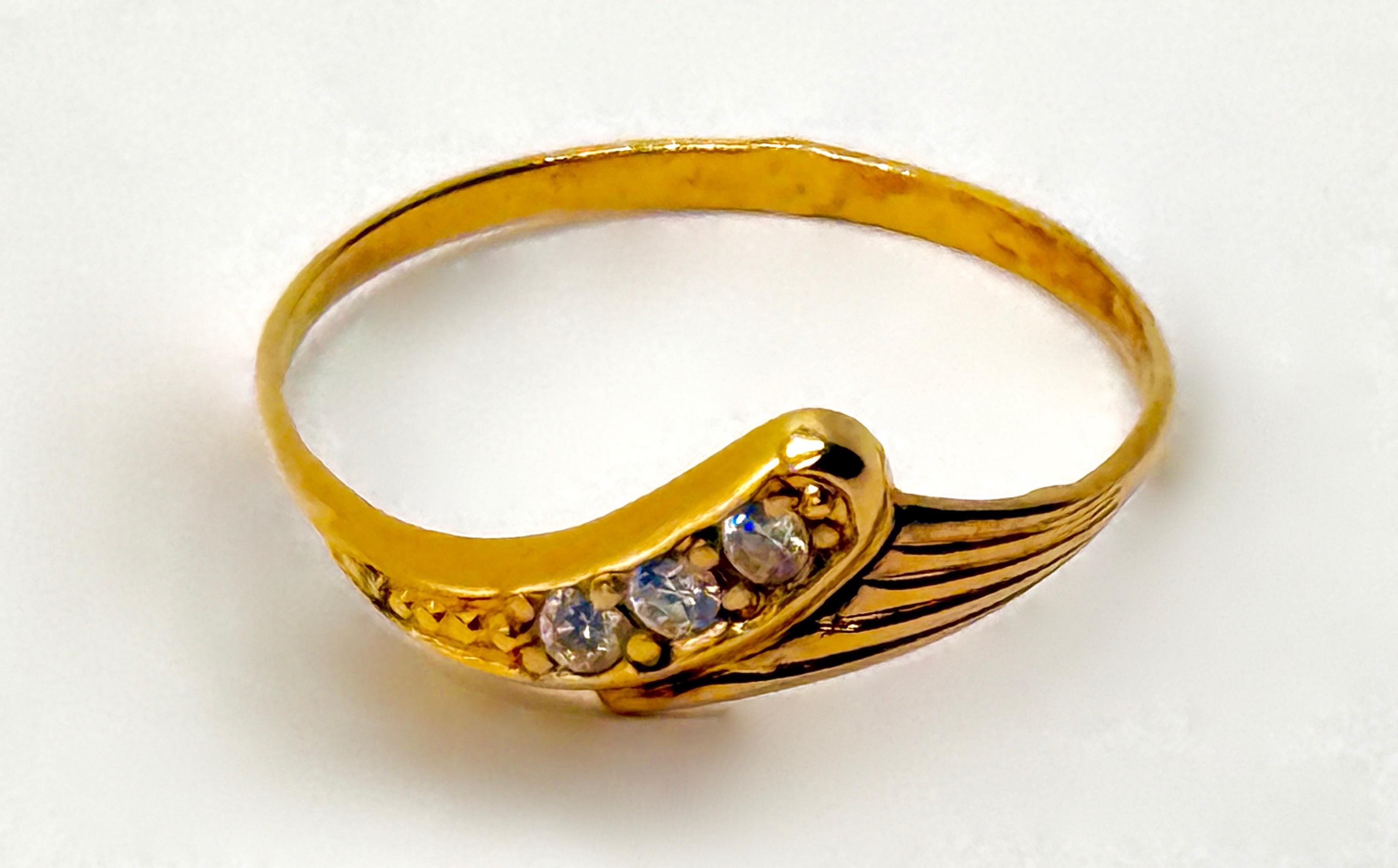 Złoty pierścionek, masa 1,5 g