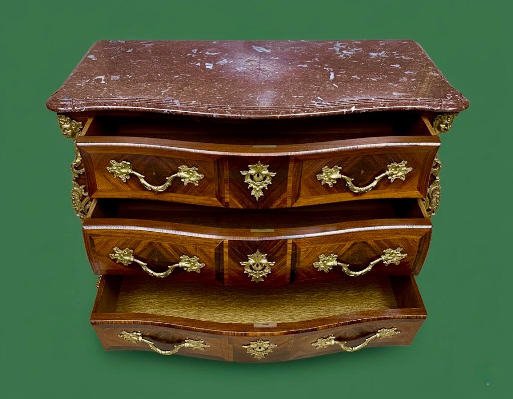 Komoda w stylu rokoko