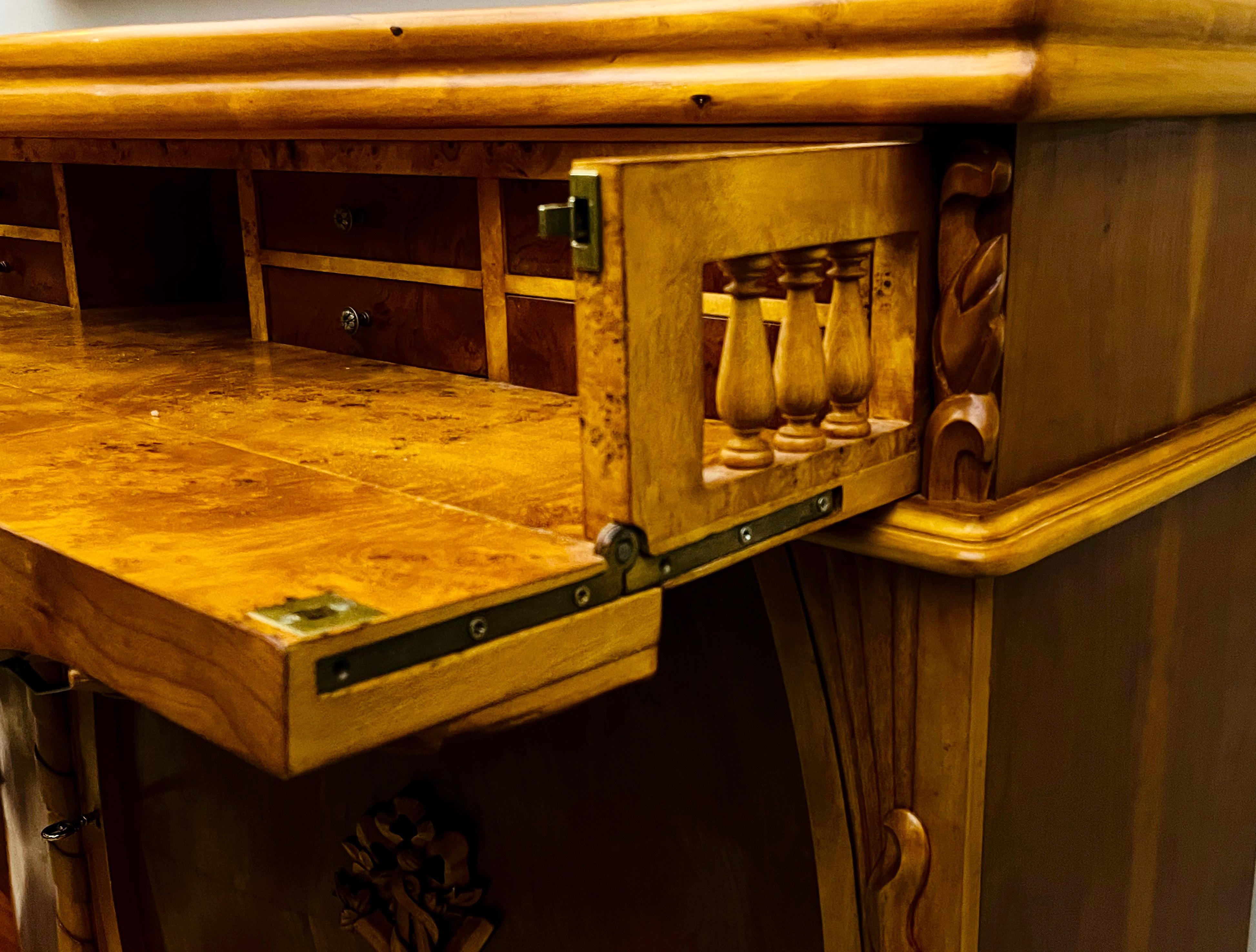 Dekoracyjna sekretera