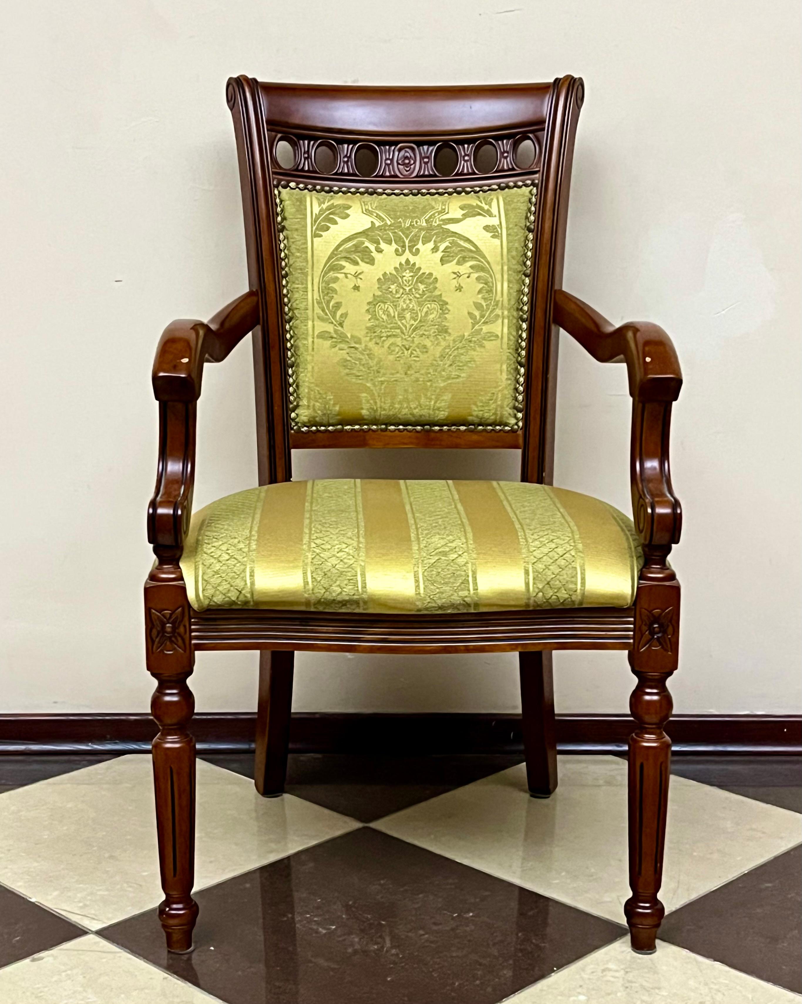 Fotel ażurowy tapicerowany