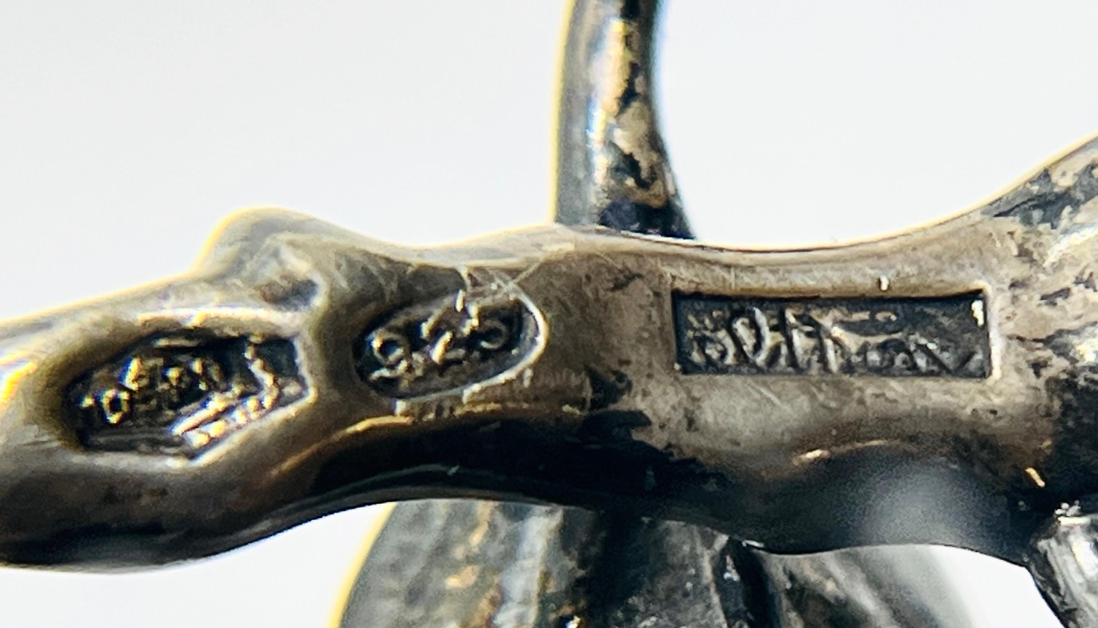 Srebrna pełnoplastyczna gałązka z owocami wiśni