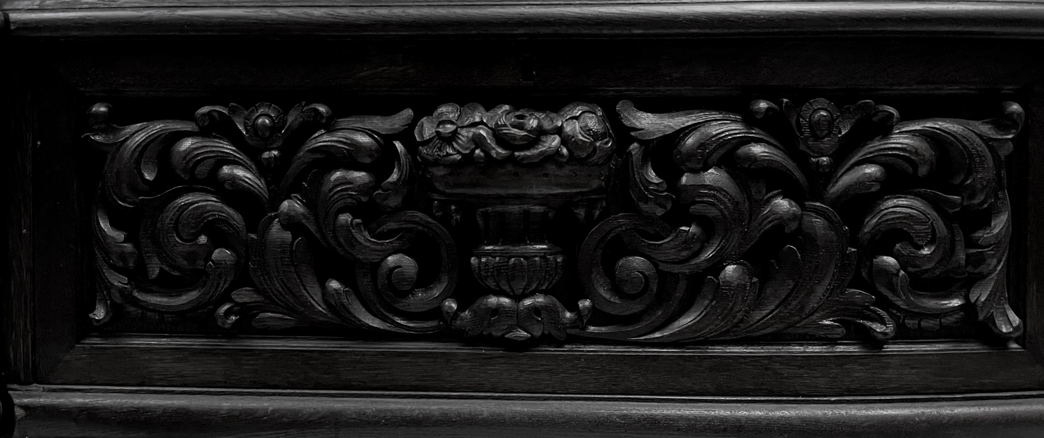 Dekoracyjna biblioteka w stylu renesansowym