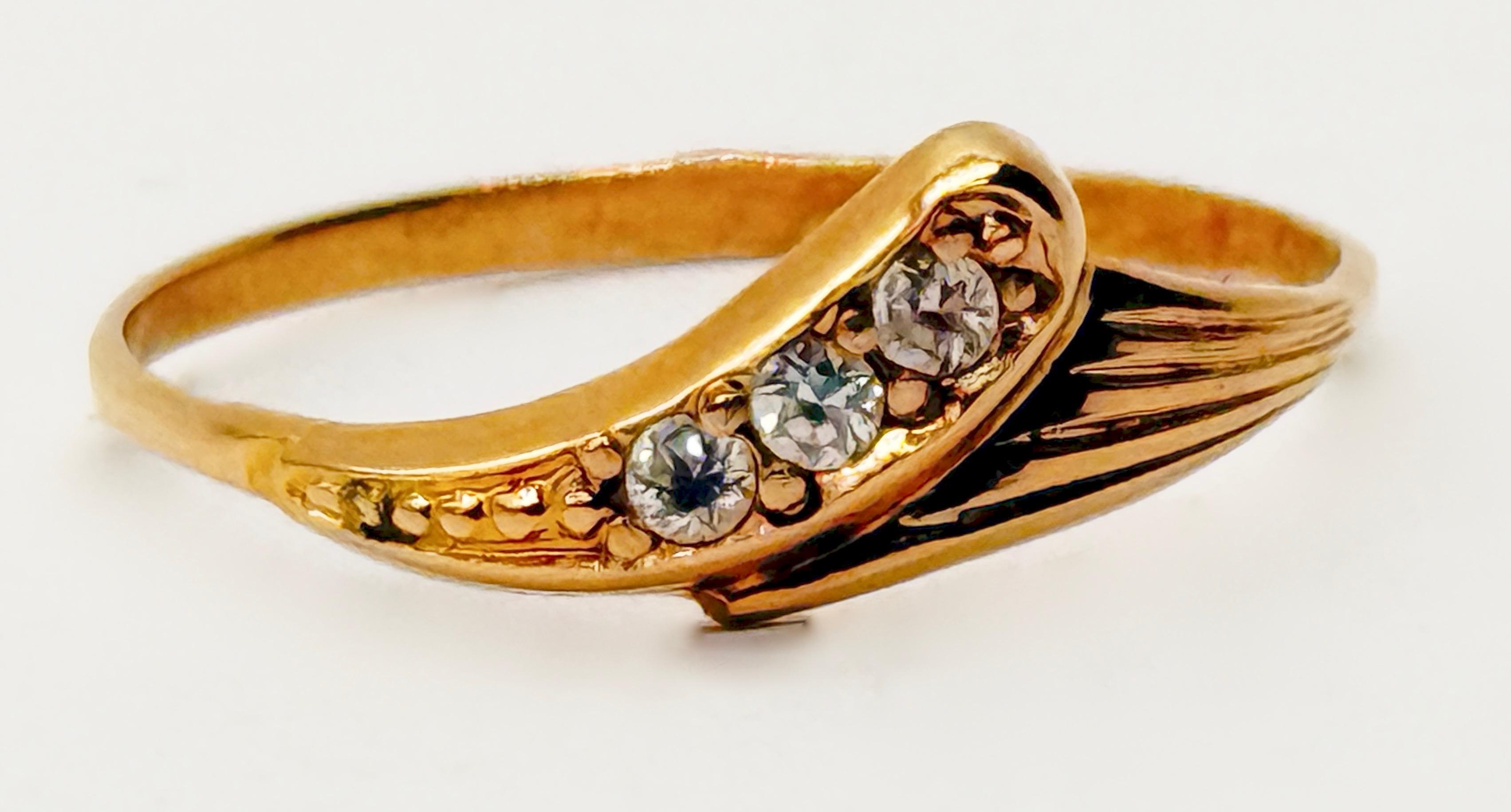 Złoty pierścionek, masa 1,5 g