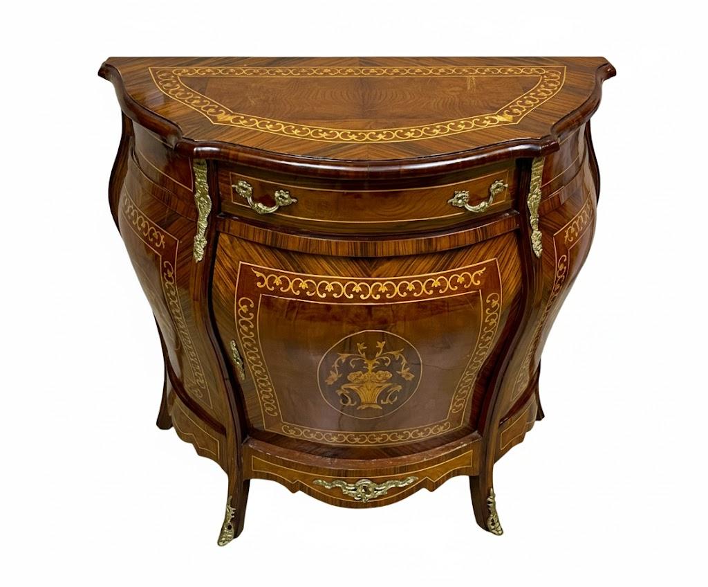 Komoda salonowa w stylu Empire stojąca na 4 giętych nogach