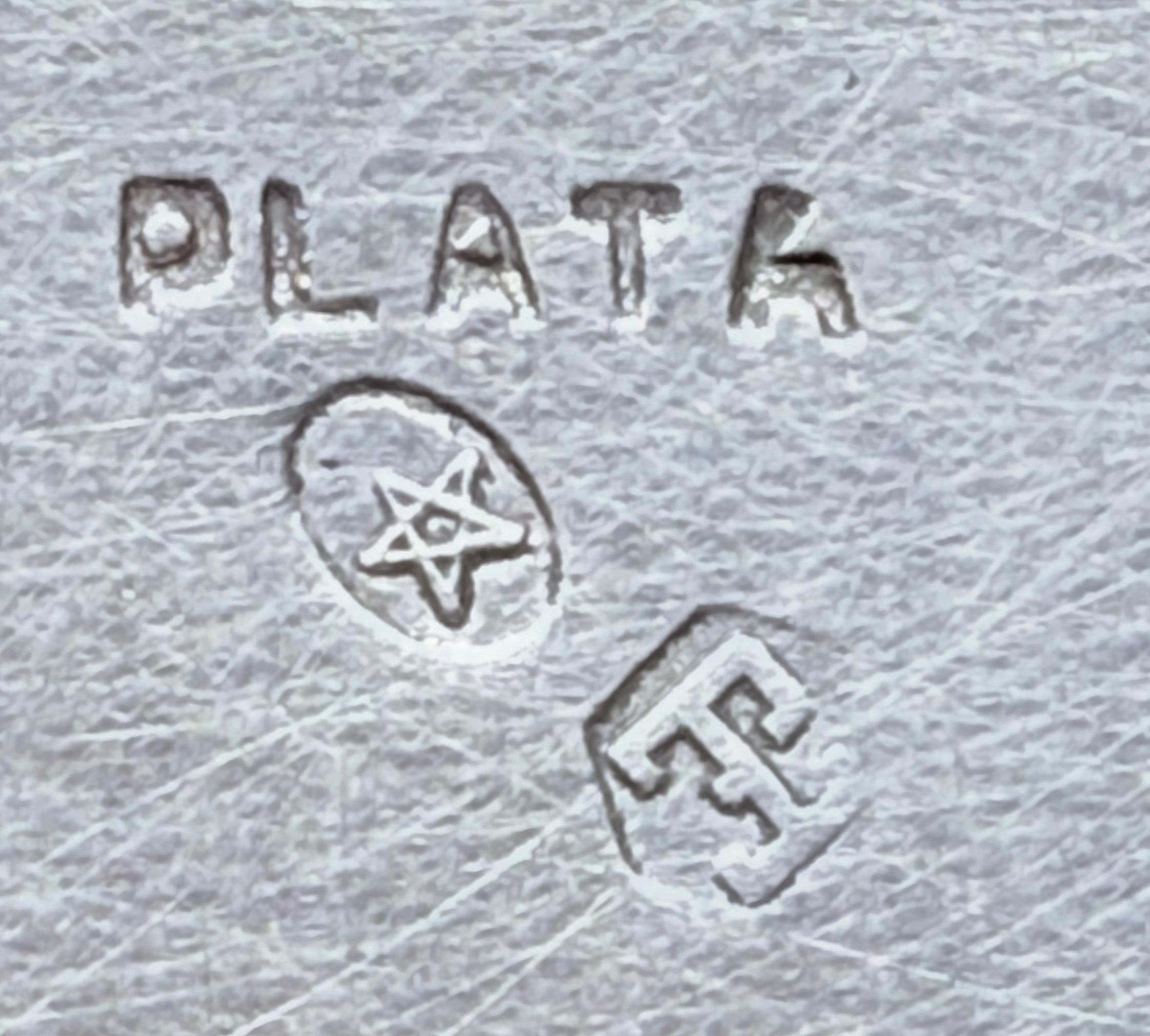 Srebrny dekoracyjny świecznik jednoramienny, masa 194g