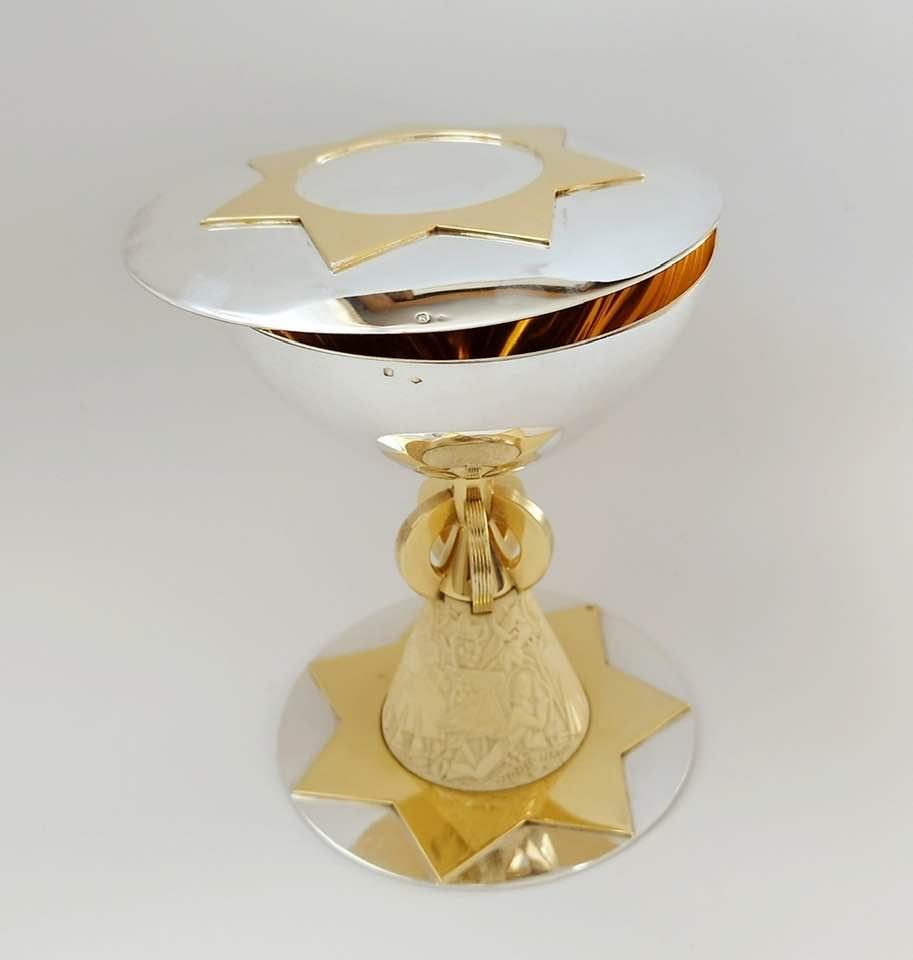 Srebrny kielich z pateną , masa łączna 1305 g