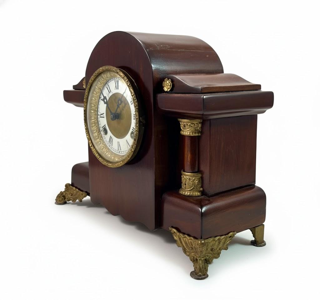 Ozdobny zegar portykowy