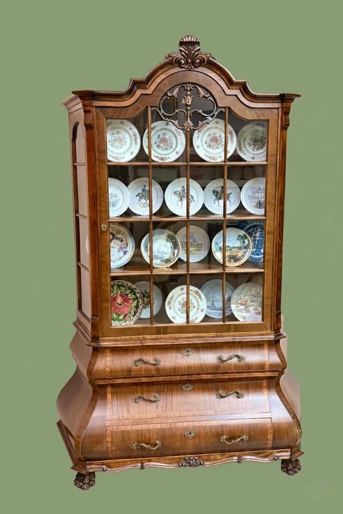 Witryna salonowa w stylu barokowym