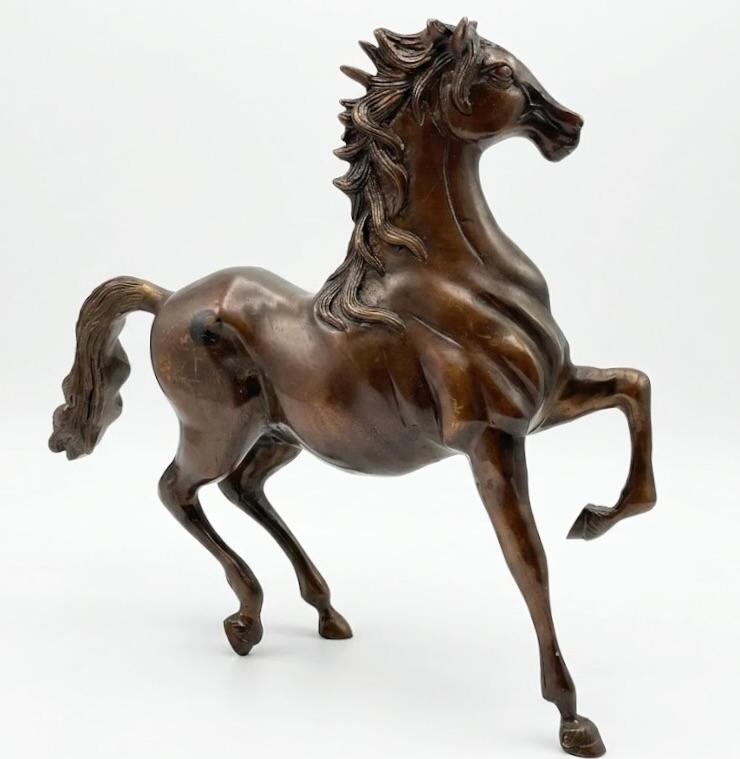 Pełnoplastyczna figura konia