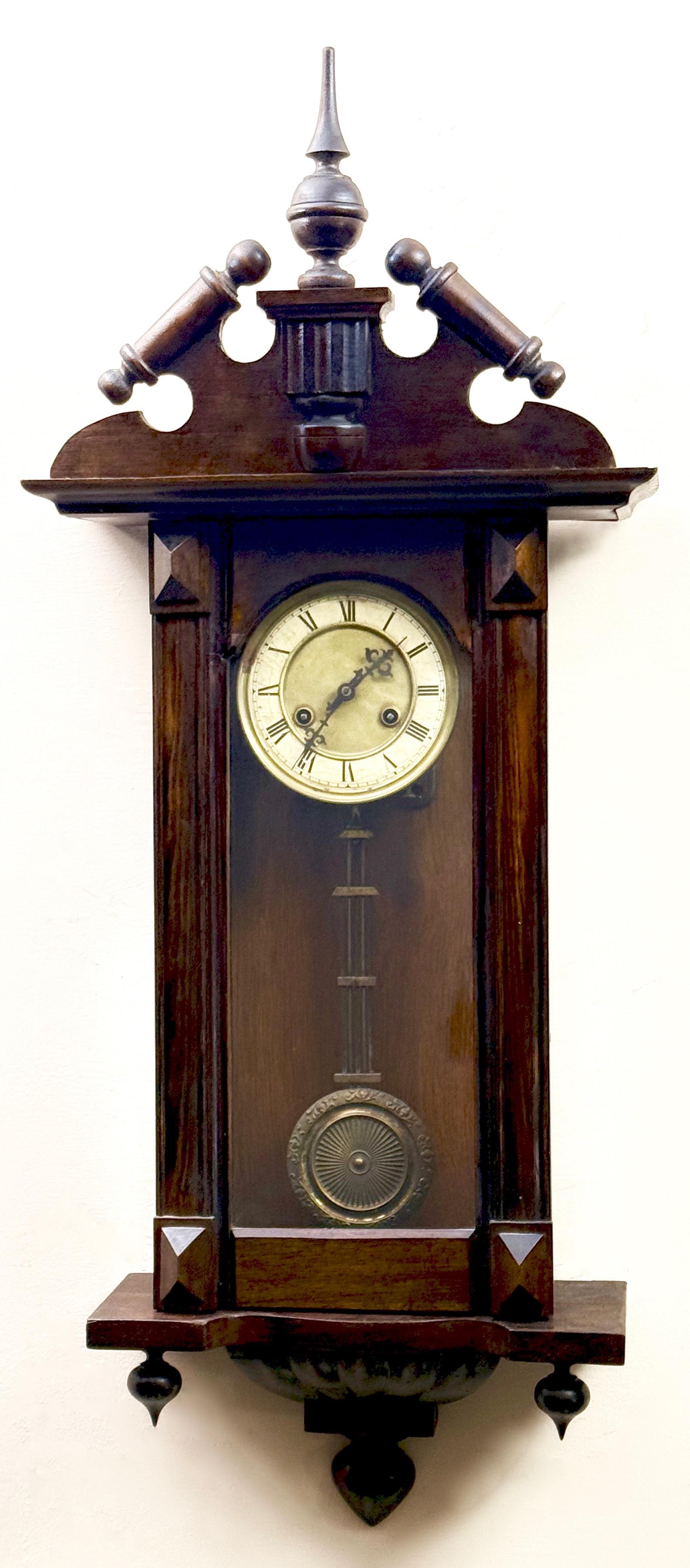 Dekoracyjny zegar ścienny szafkowy