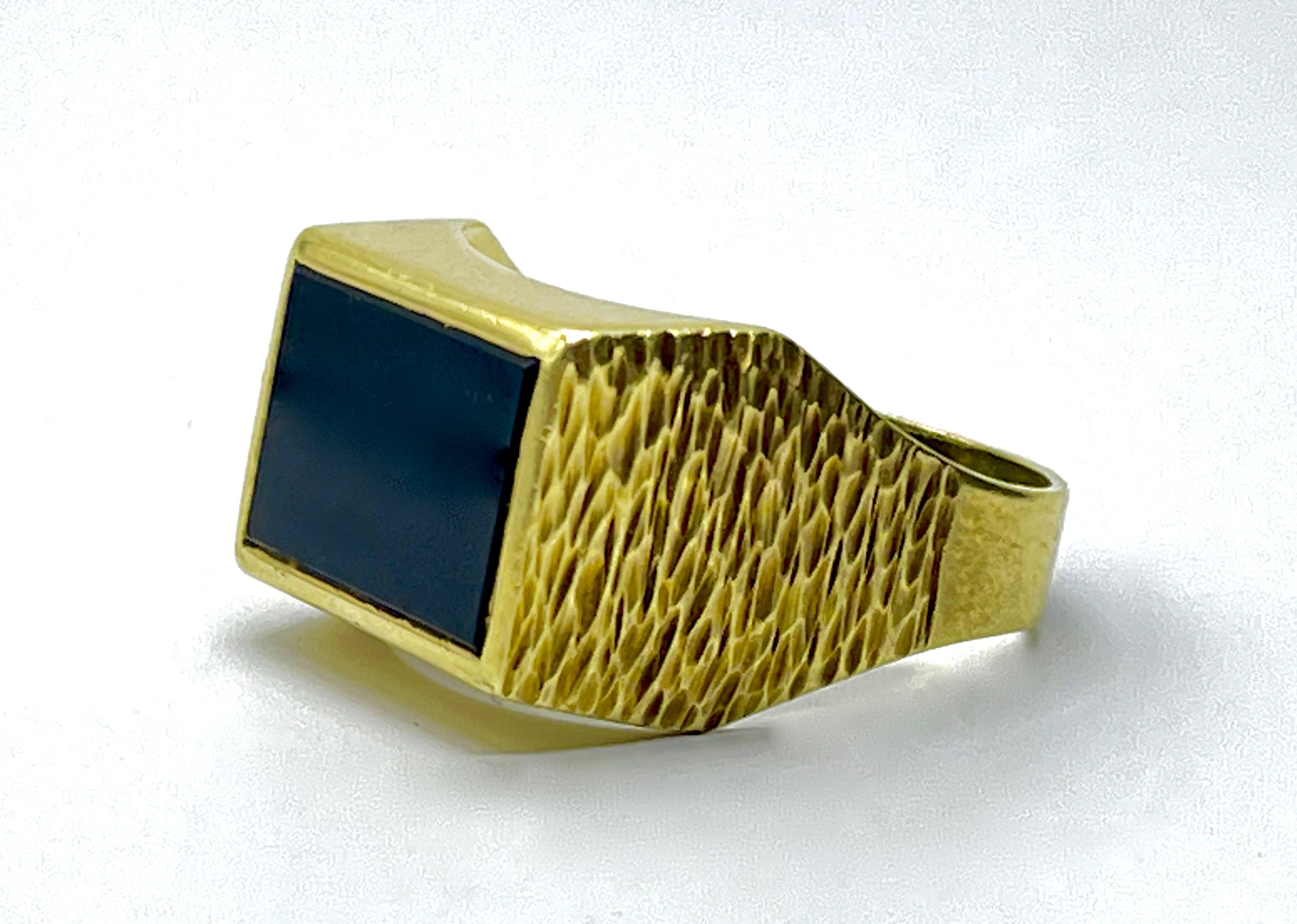 Złoty sygnet z onyksem 7,8 g