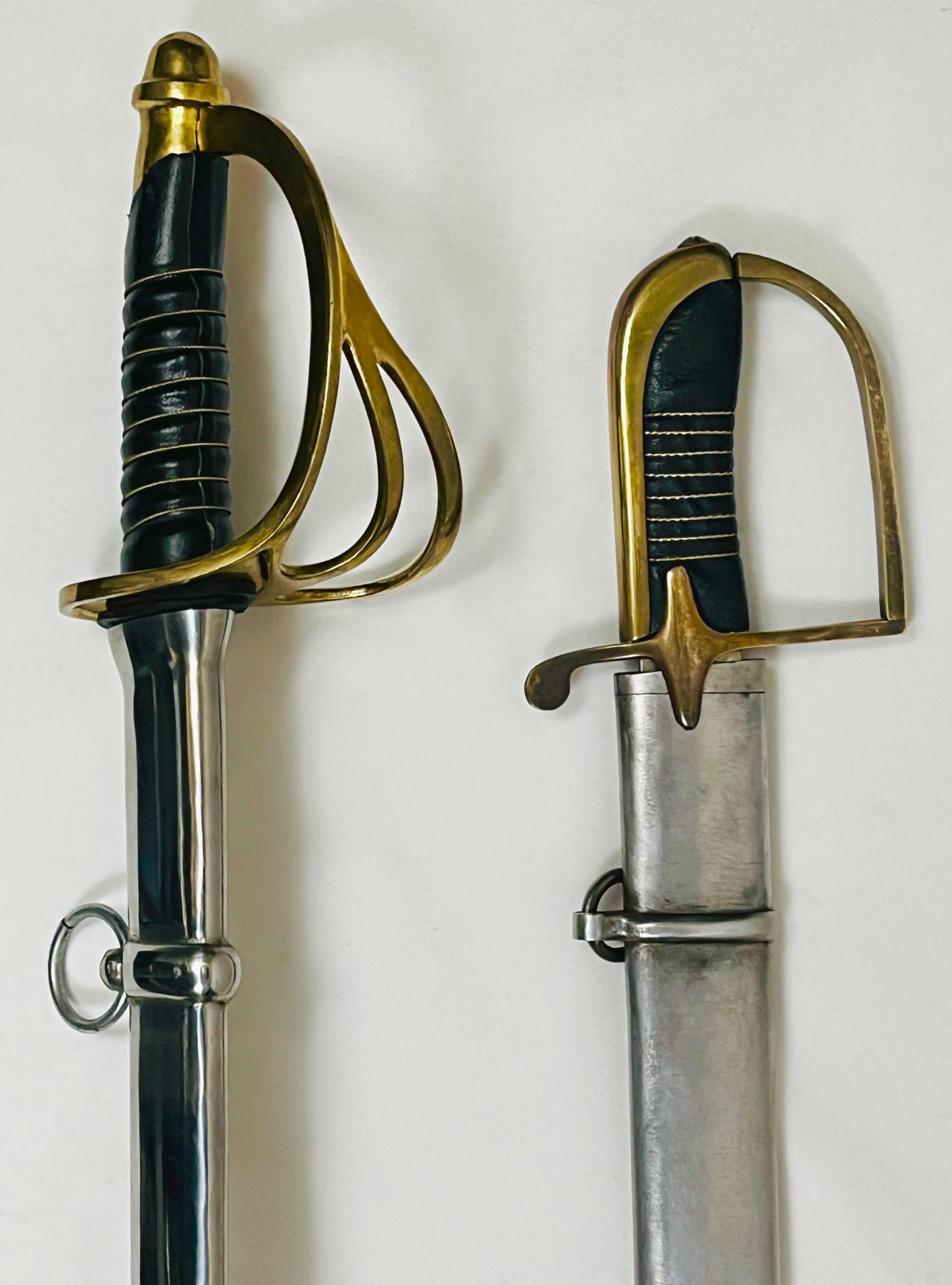 Dwie dekoracyjne szable teatralne z pochwami