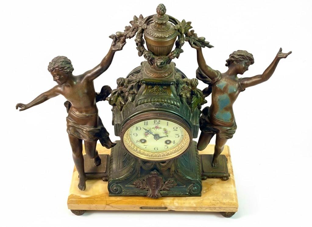 Dekoracyjny zegar komodowy