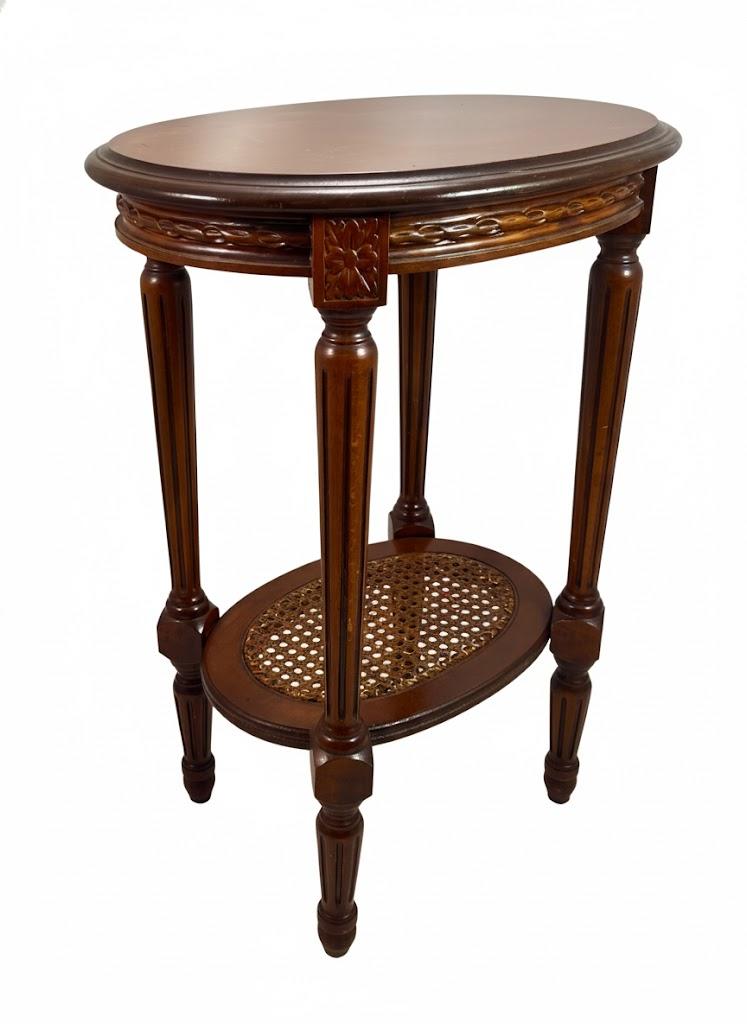 Stolik salonowy  w stylu Ludwika XVI