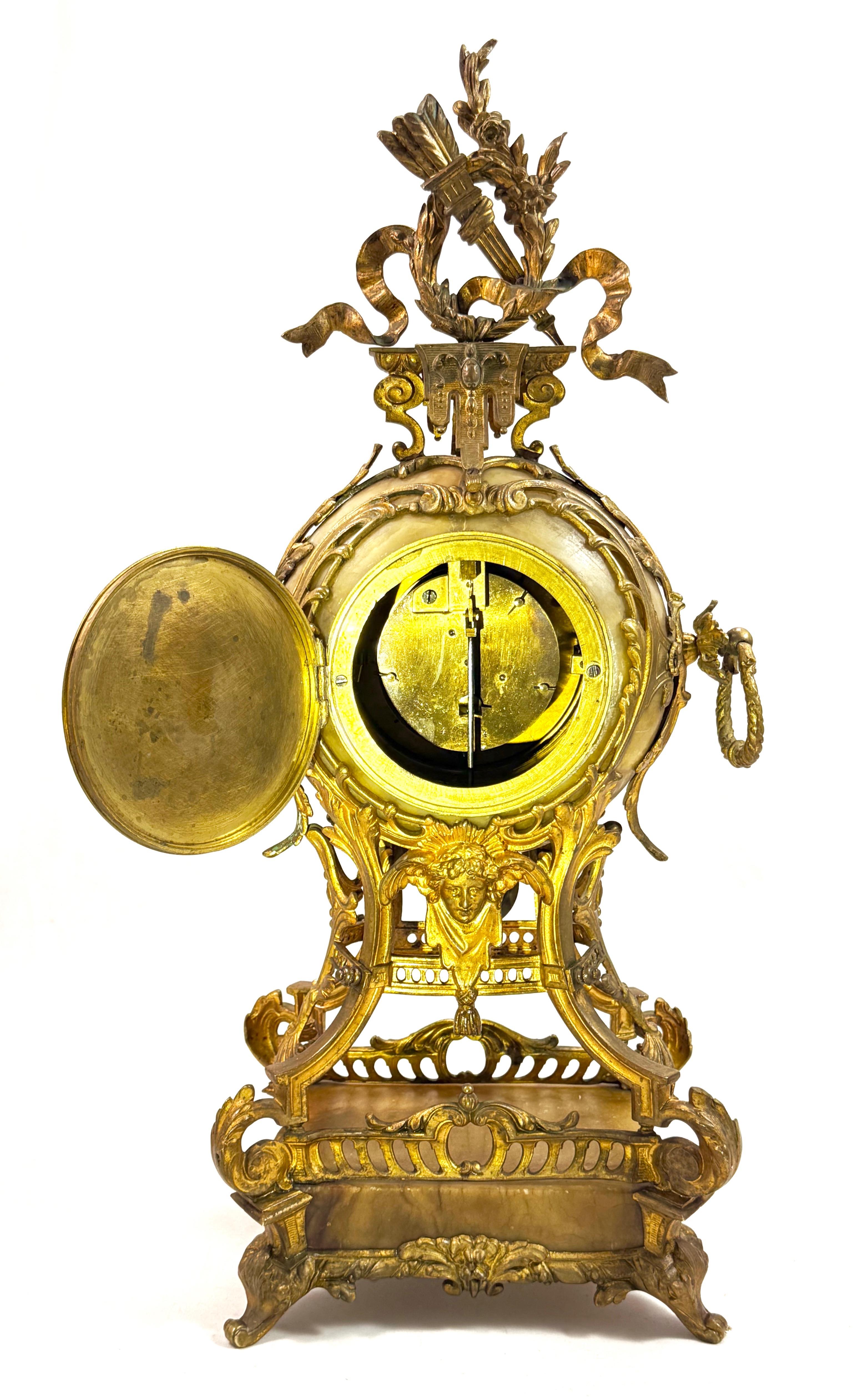 Ażurowy zegar salonowy