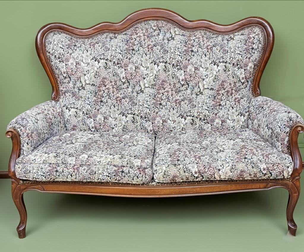 Salonowa kanapa w stylu Ludwika Filipa