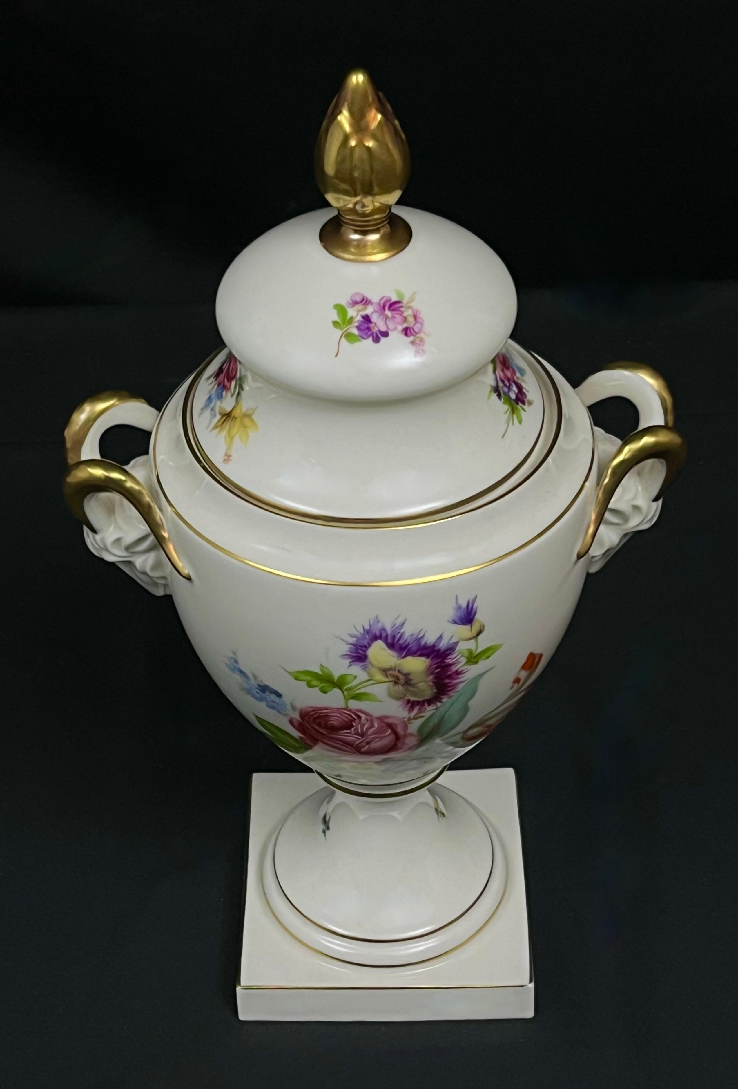 Dekoracyjna waza z nakrywą