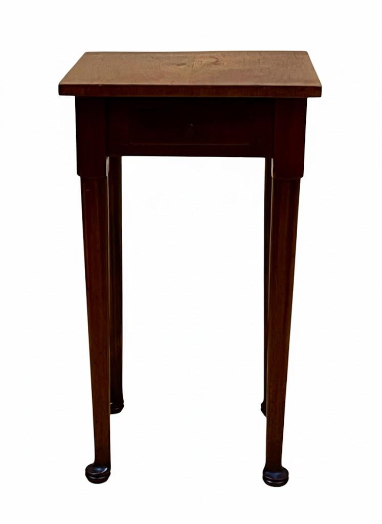 Stolik okolicznościowy z jedną szufladą