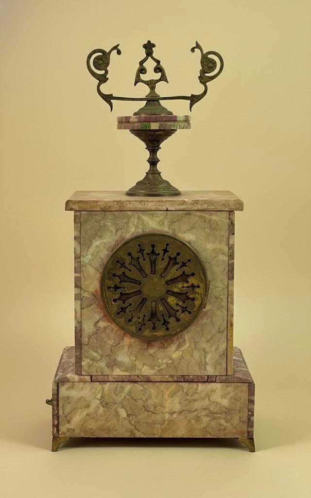 Zegar komodowy stojący na 4 nogach