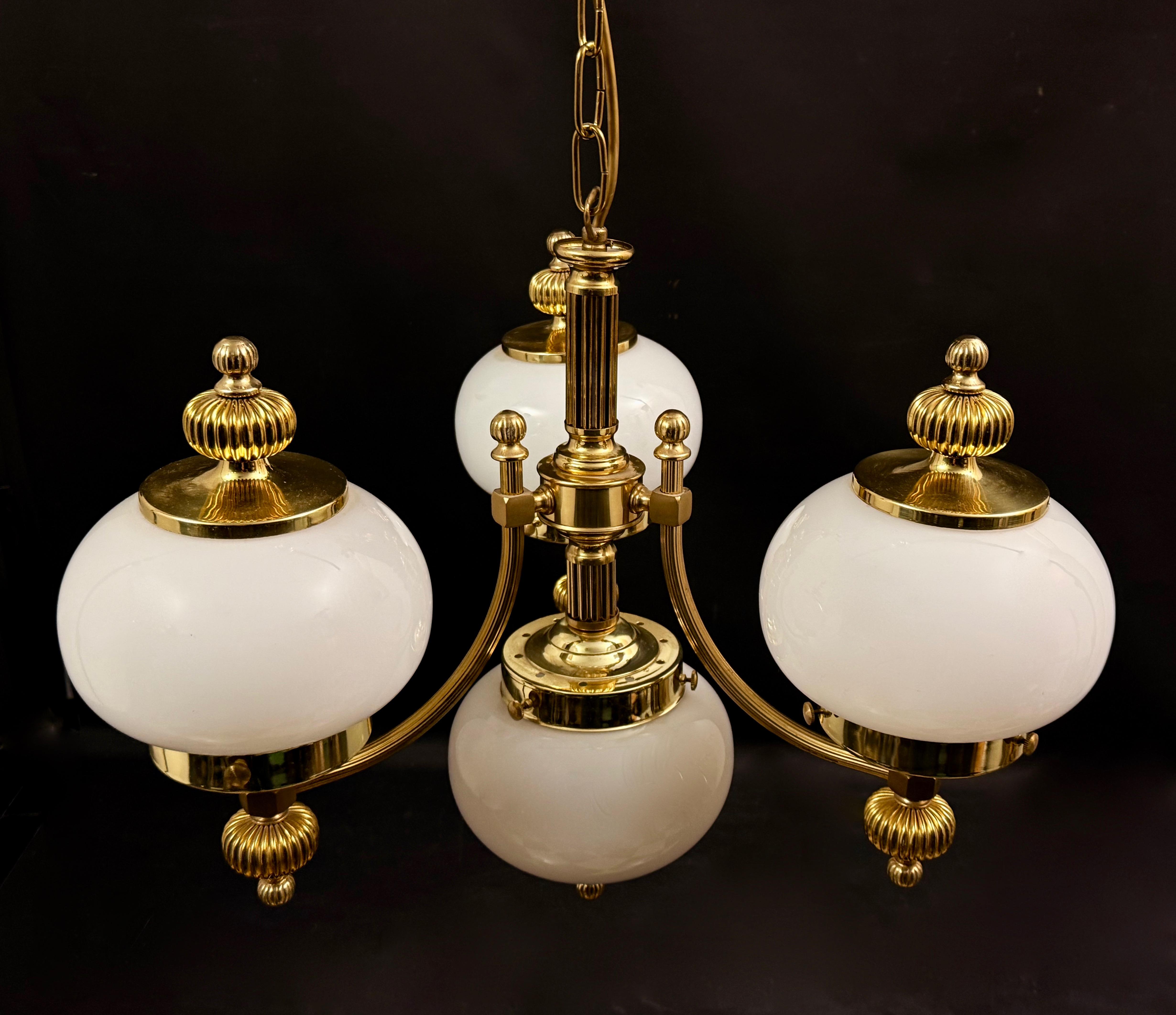 Żyrandol 4 ramienny z kloszami