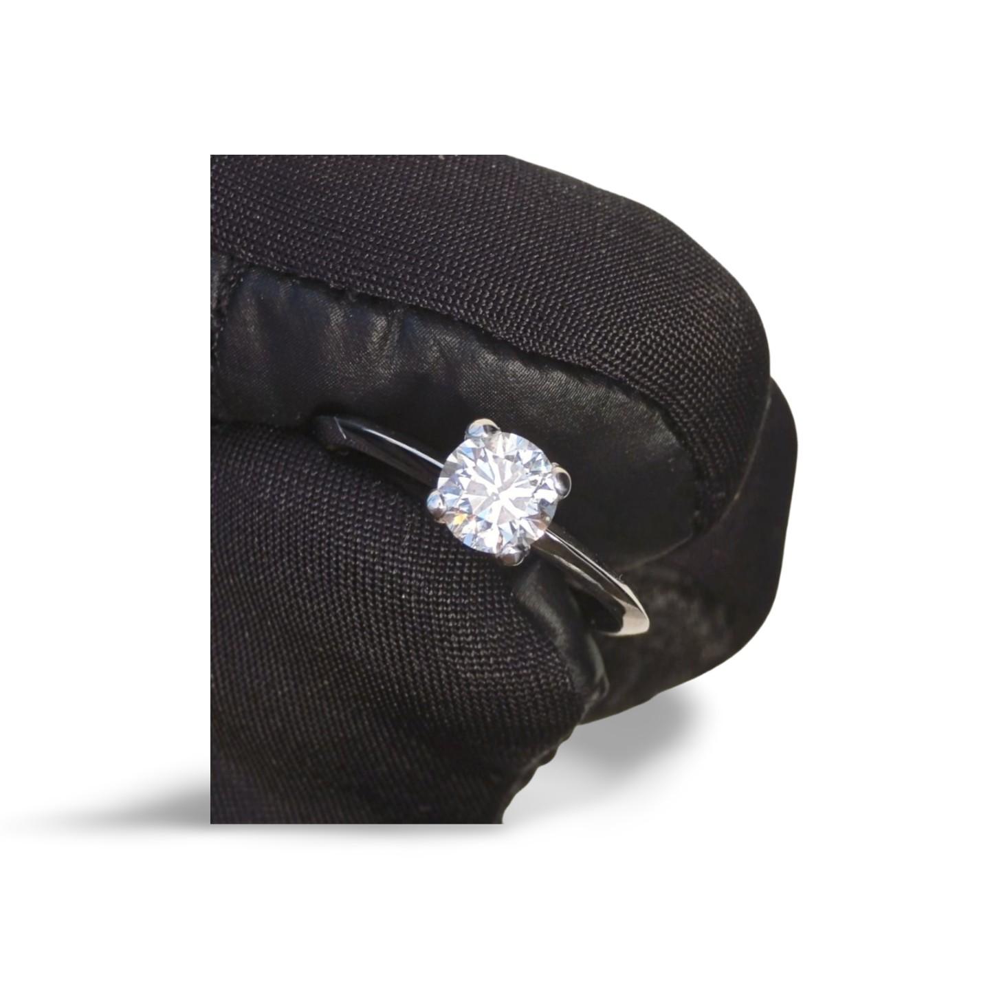 Złoty pierścionek  z diamentem 0,7 ct, ceryfikat IGI