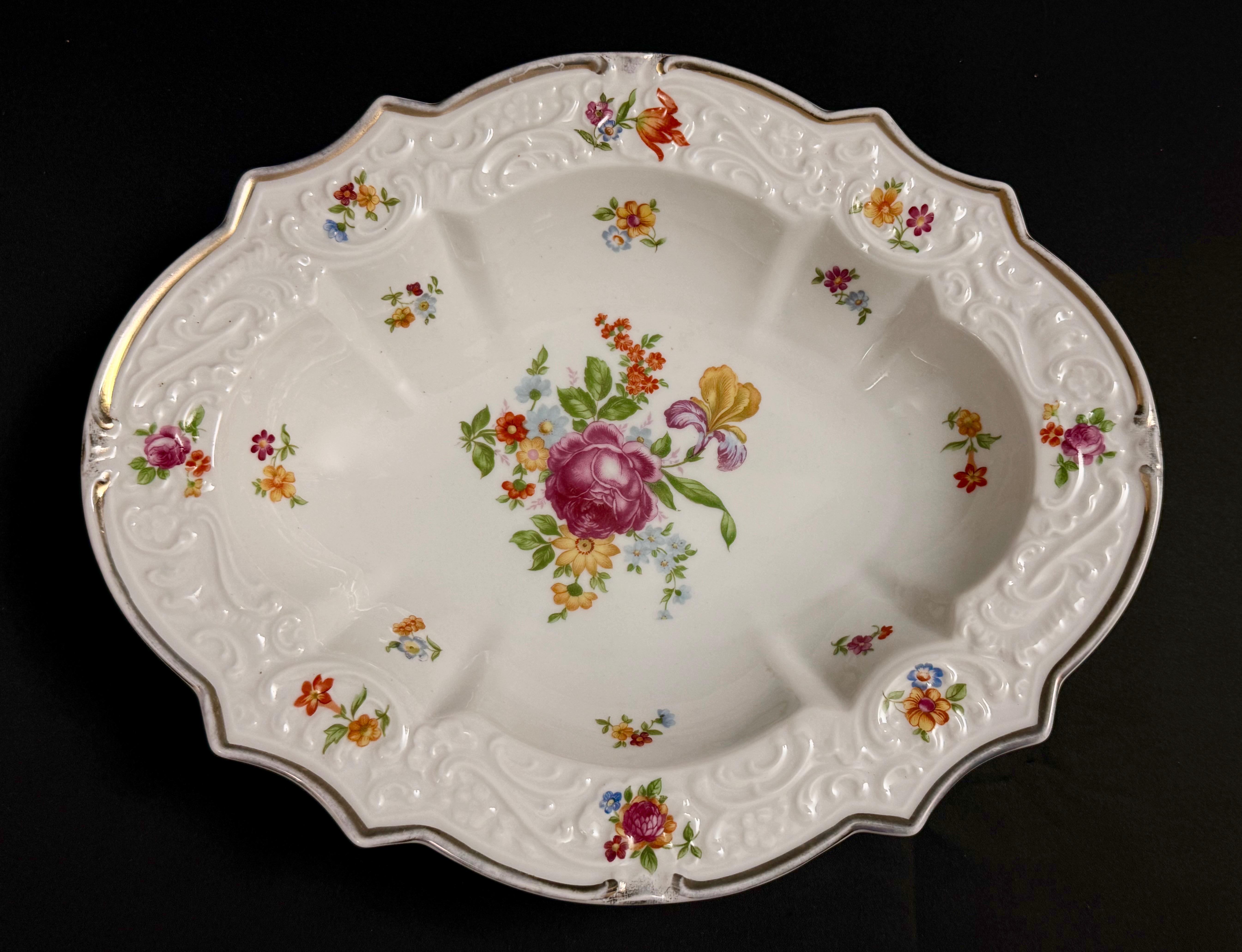 Patera reliefowa wielolistna