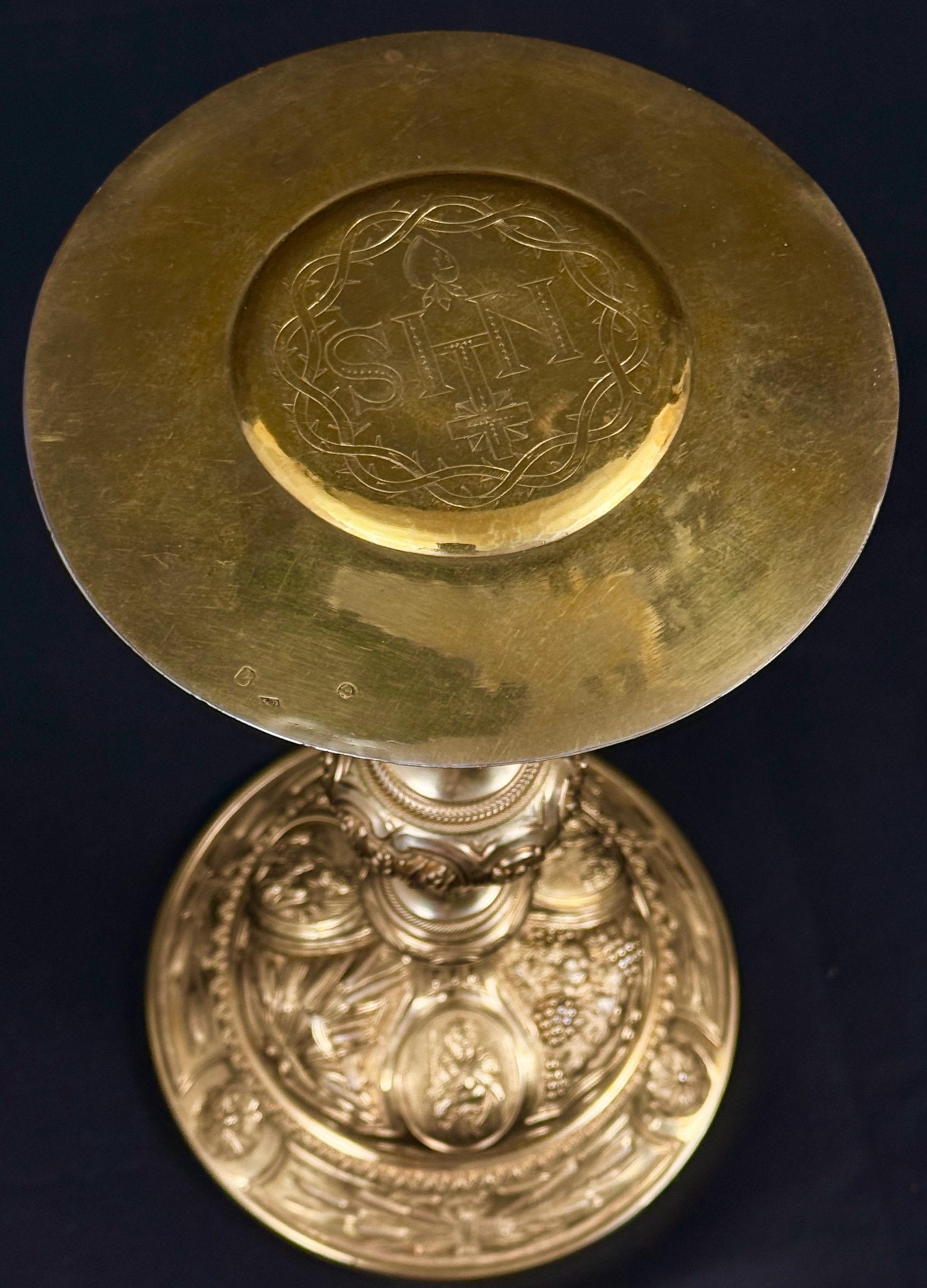 Srebrny kielich z pateną i oryginalnym etui, masa łączna 760 g