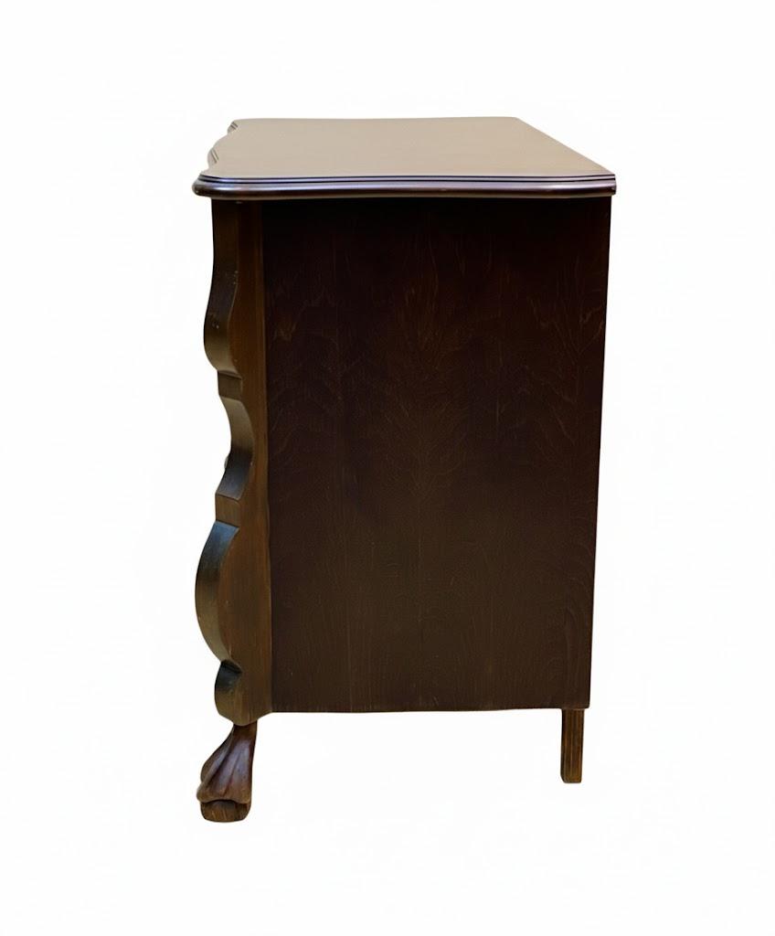 Komoda salonowa z wielolistnym blatem