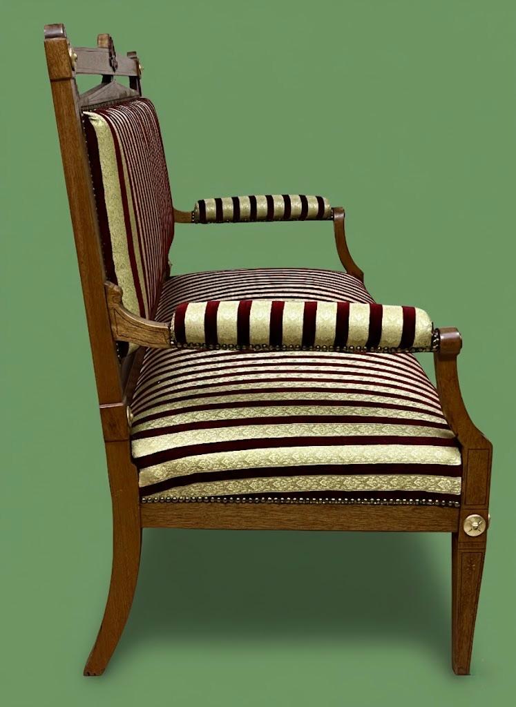 Salonowa kanapa w stylu Ludwika XVI