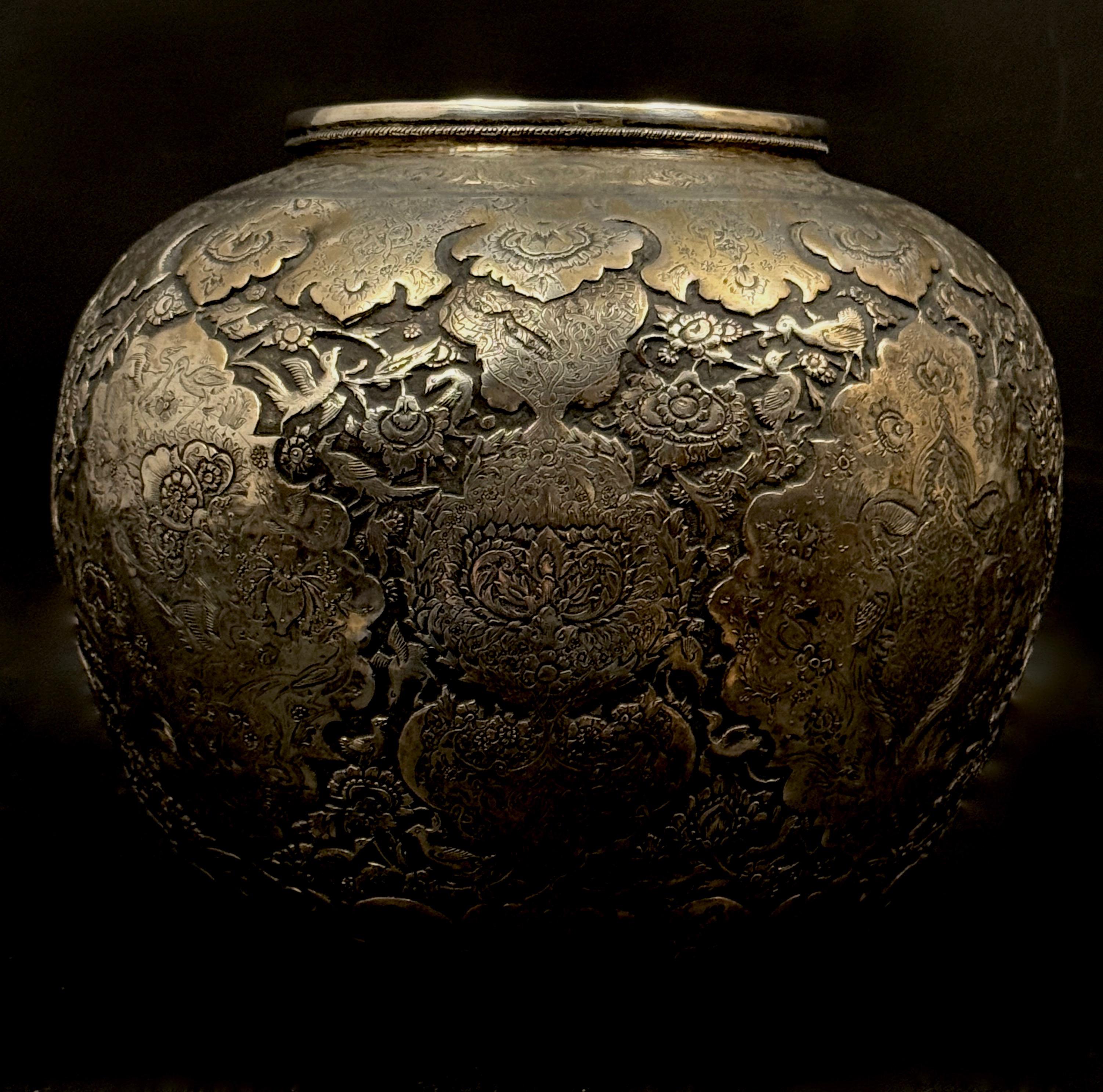 Srebrny wazon , masa 975 g