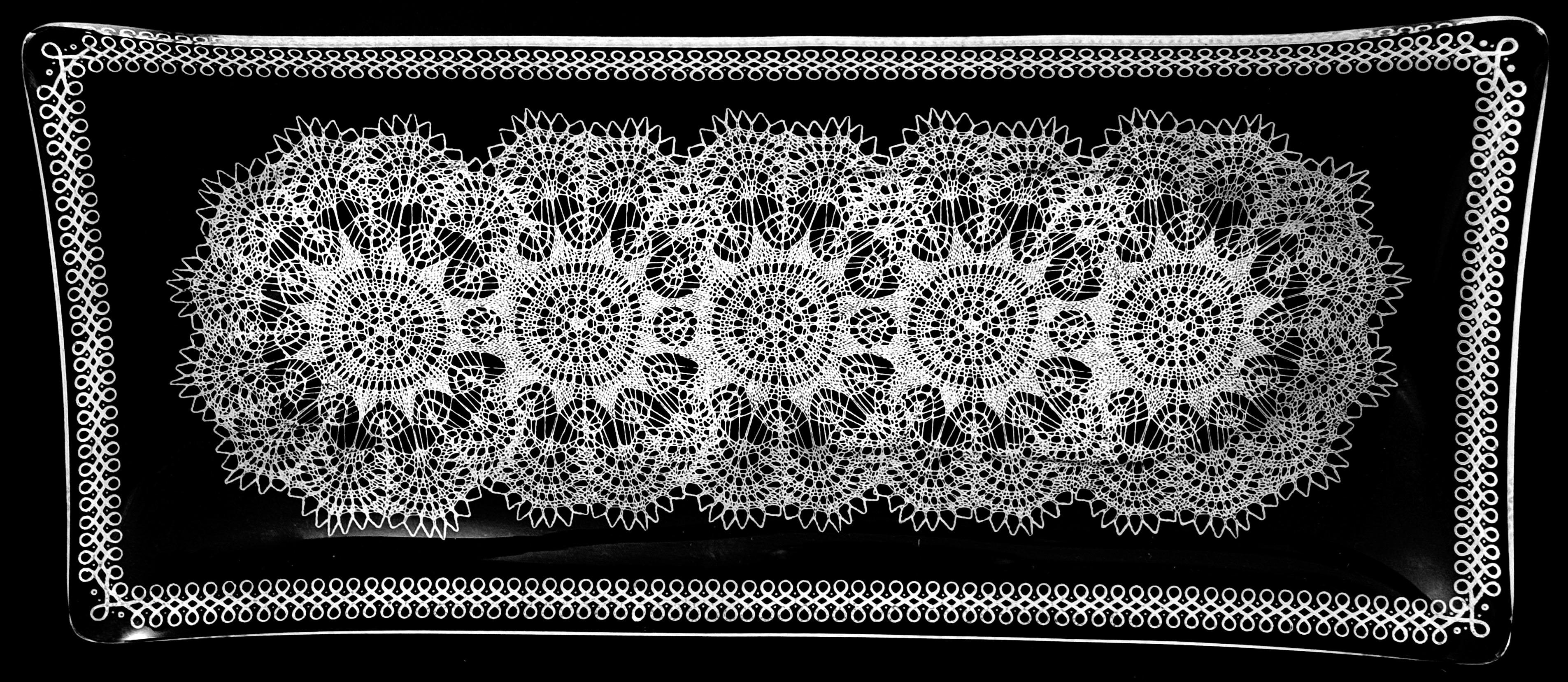 Dekoracyjny szklany zestaw zdobiony ornamentami i rozetami -12 sztuk