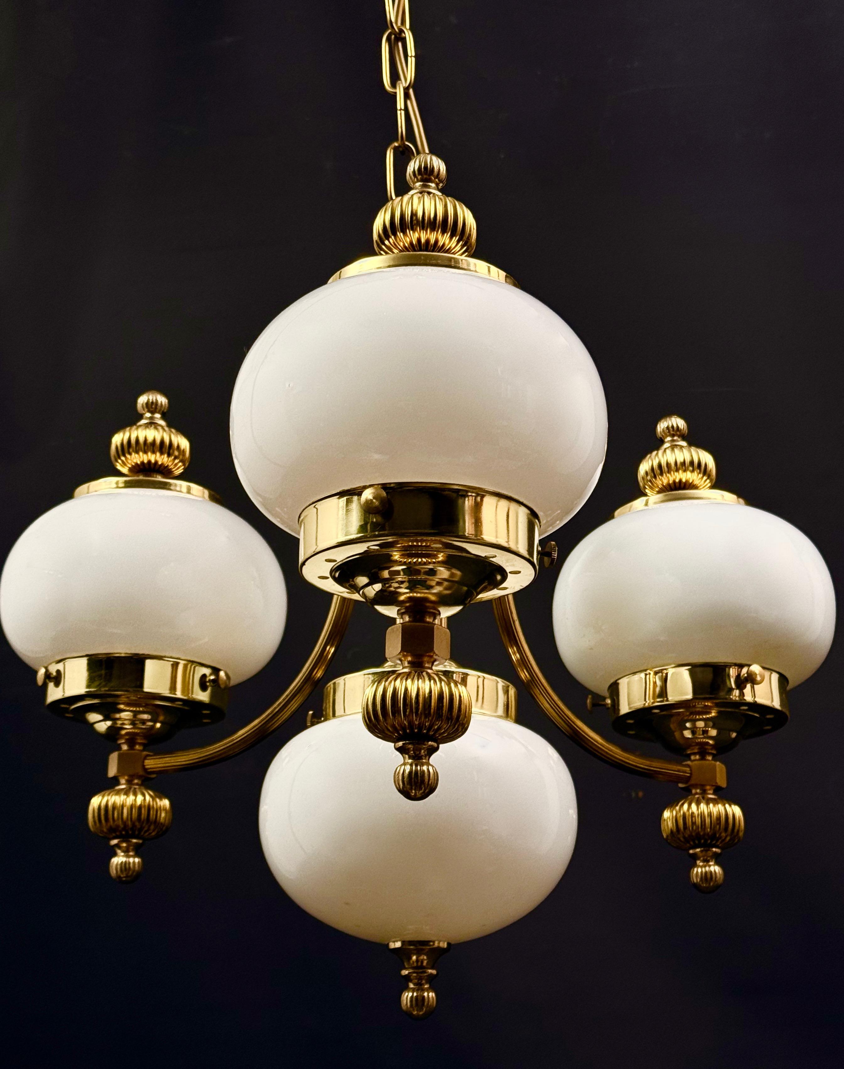 Żyrandol 4 ramienny z kloszami