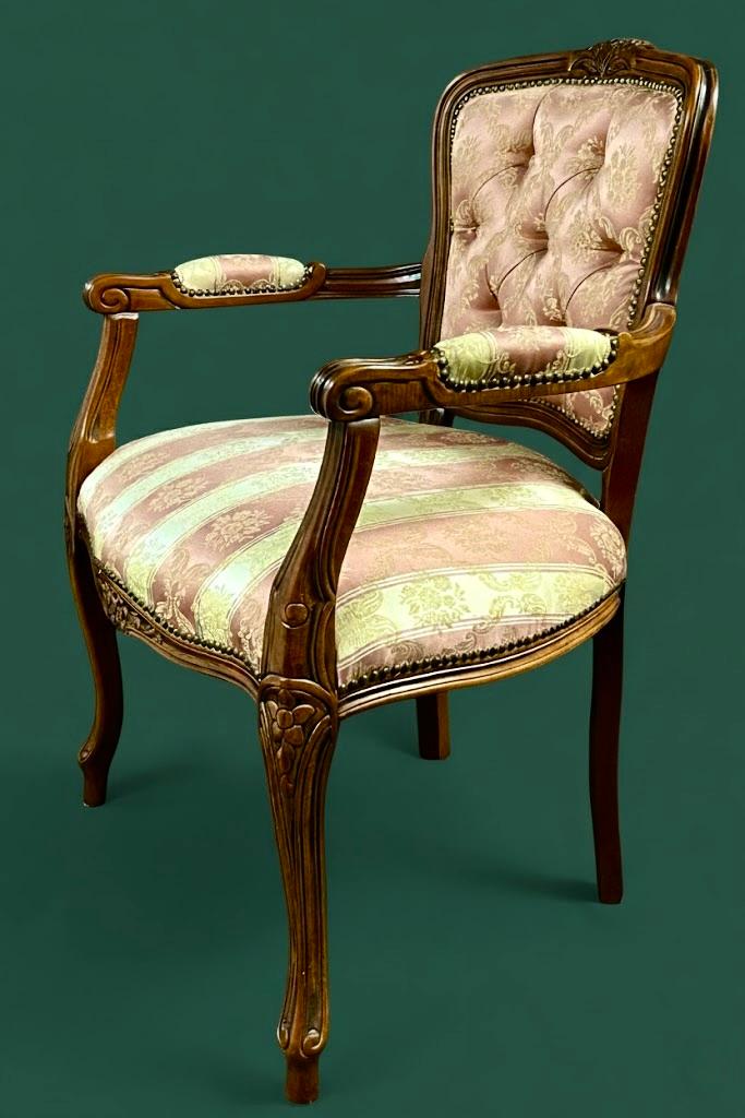 Salonowy fotel w stylu Ludwika Filipa