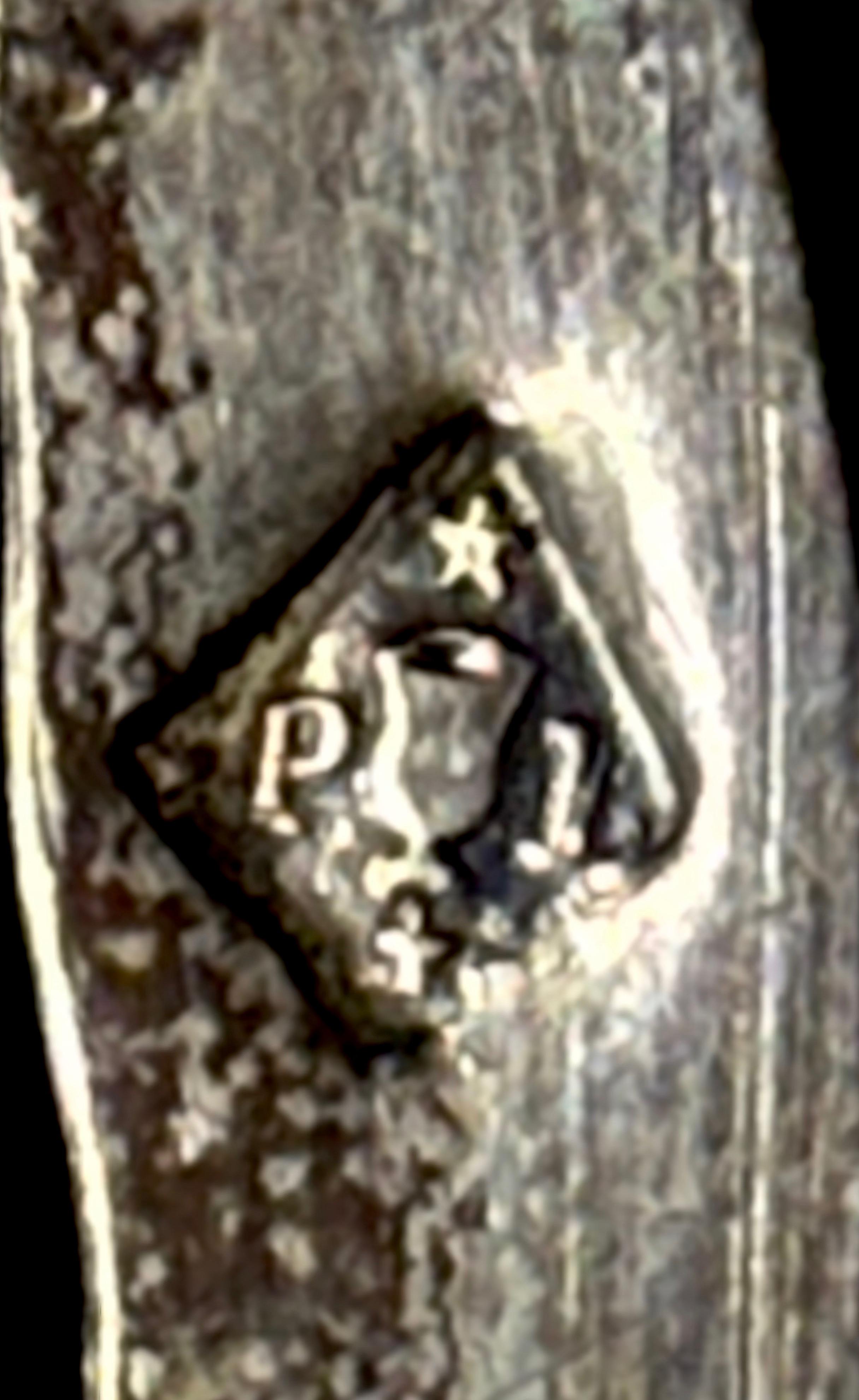 Srebrna solniczka ze szklanym kobaltowym wkładem, masa 149 g