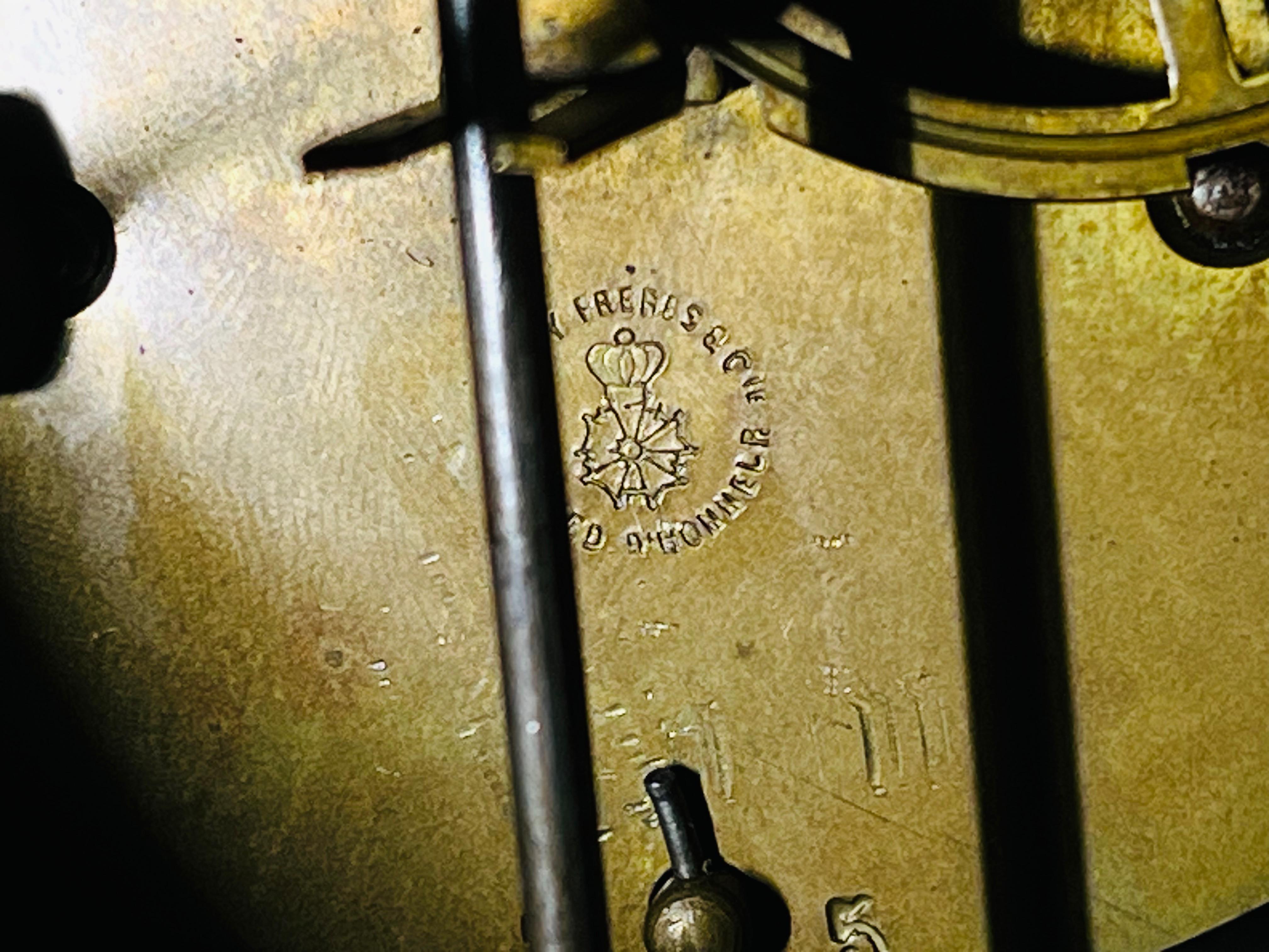 Ozdobny zegar komodowy