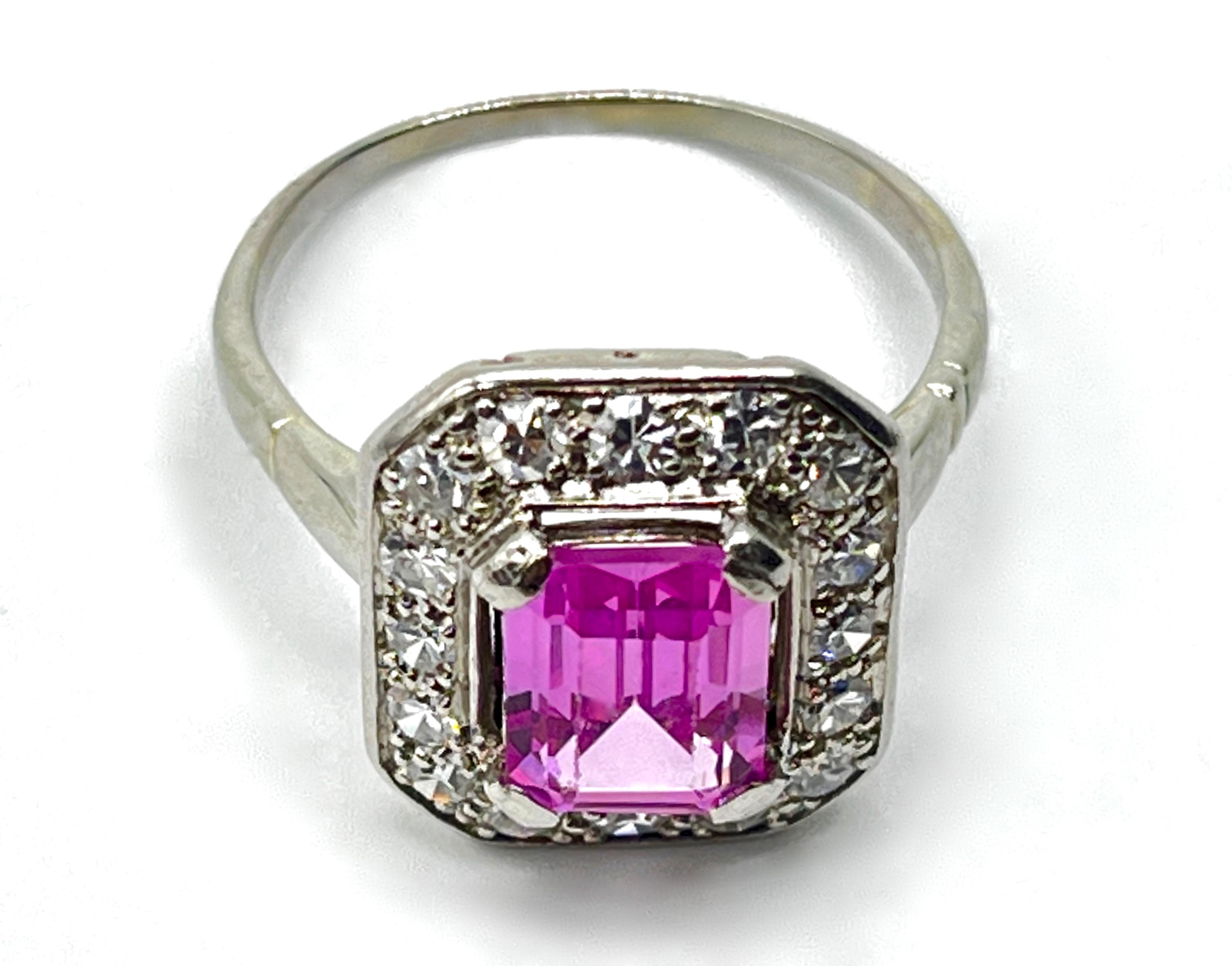 Pierścionek z różowym szafirem naturalnym 1,80 ct  i diamentami