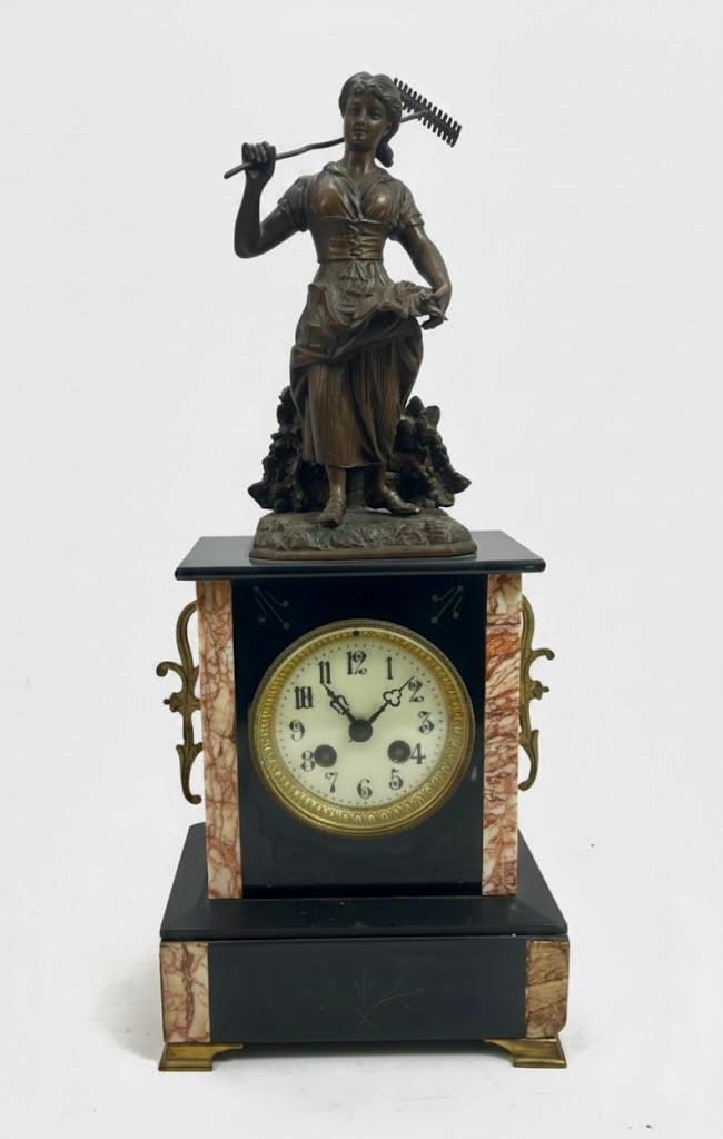 Ozdobny zegar komdowy