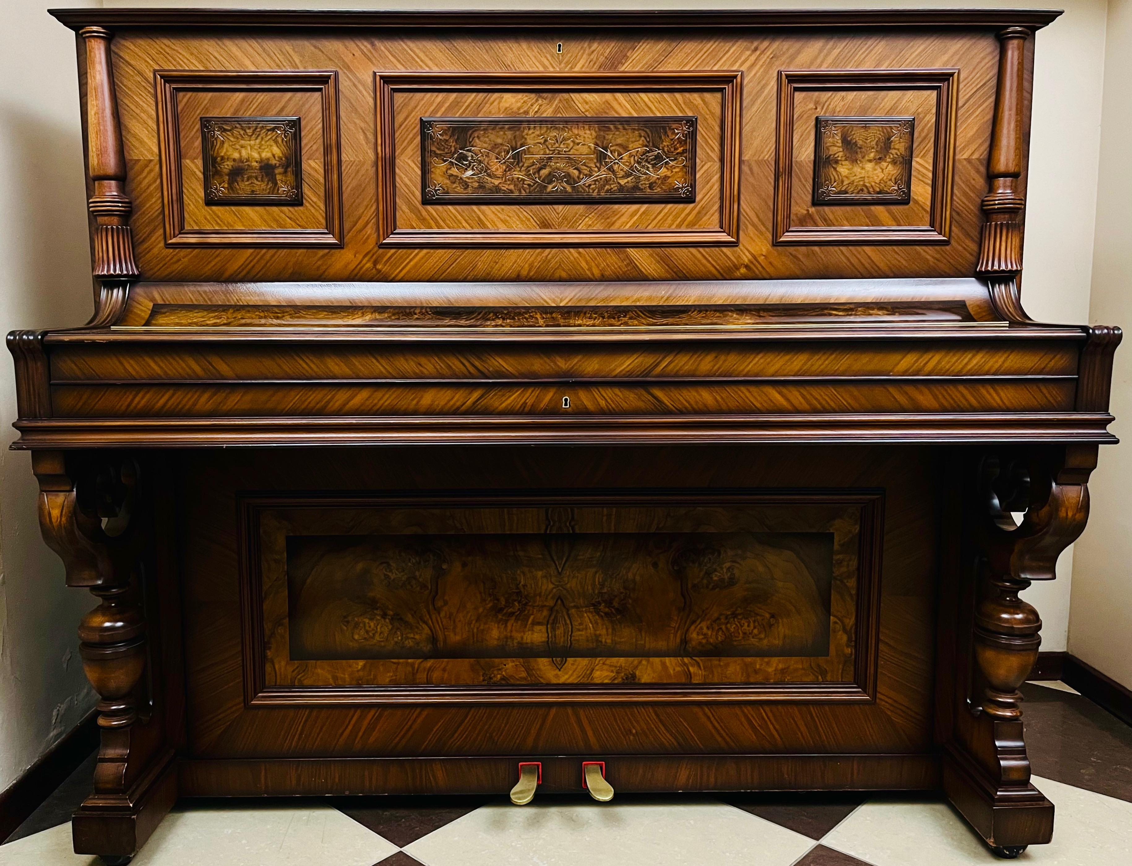 Dekoracyjne pianino salonowe sygn. Wilhelm Emmer