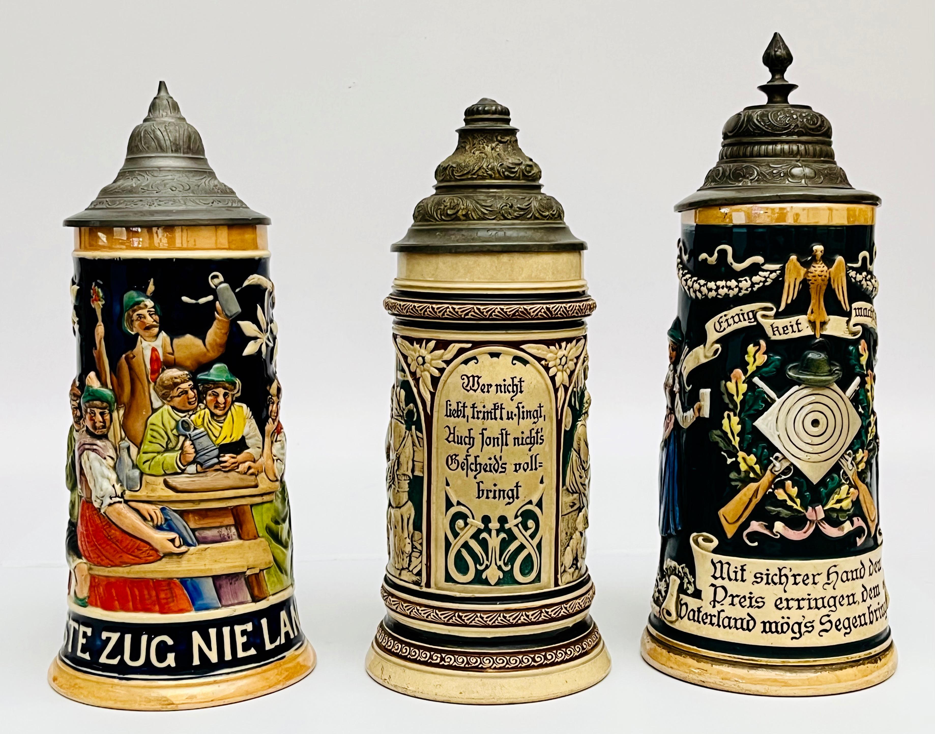 Dekoracyjny zestaw 3 kufli z nakrywami