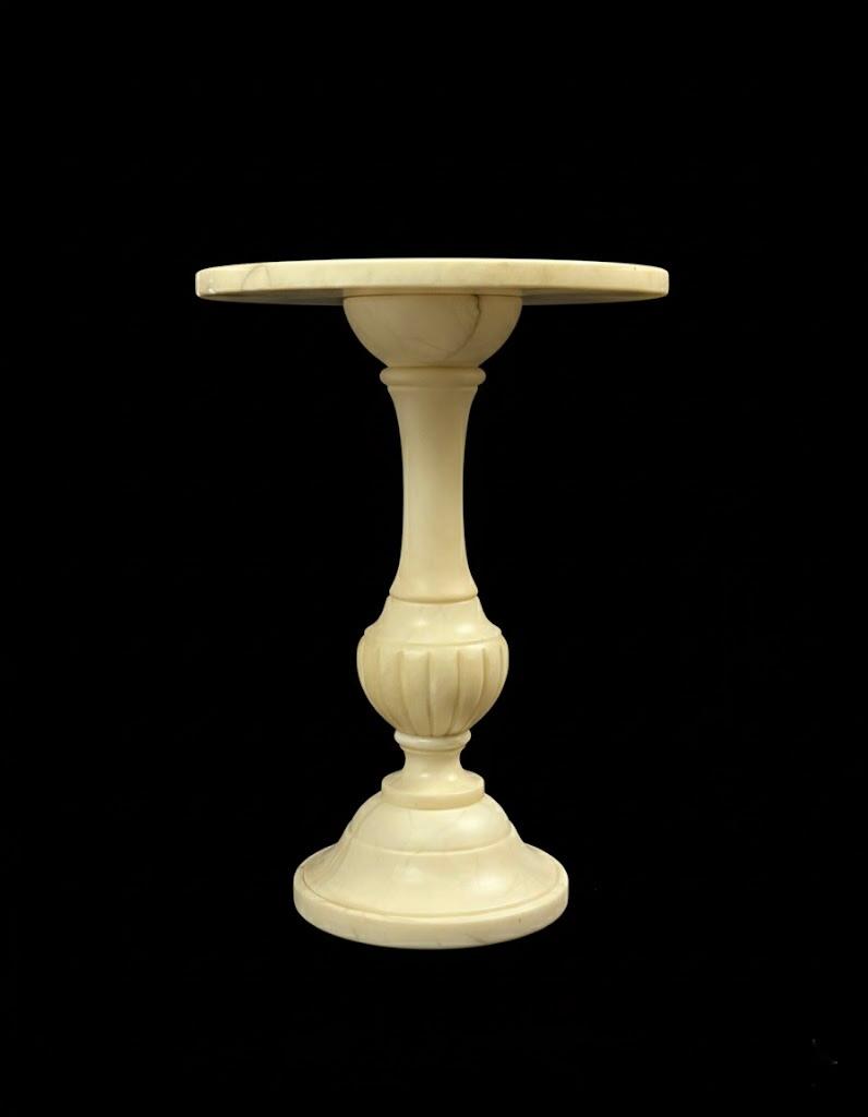 Dekoracyjny stolik salonowy