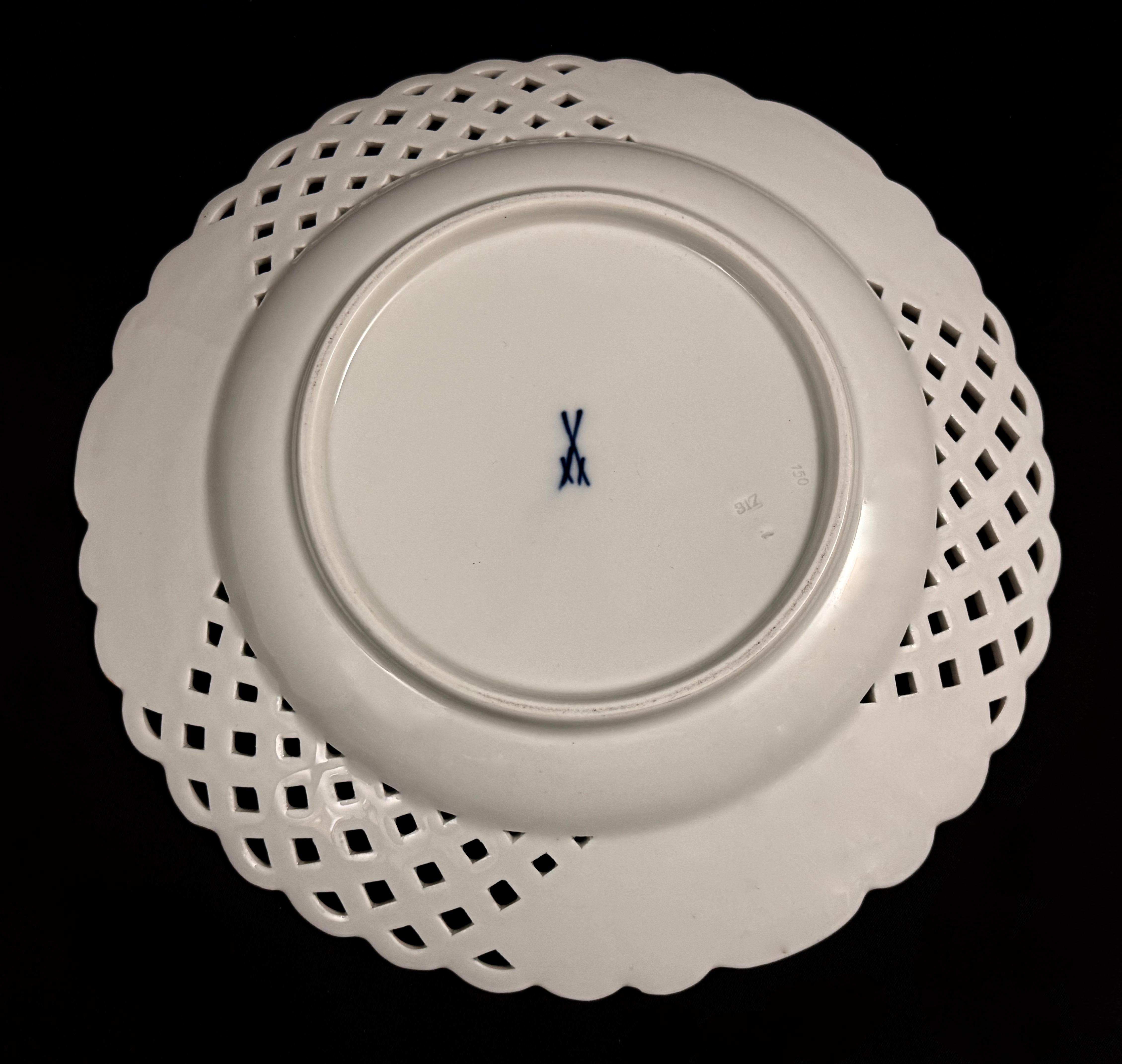 Dekoracyjna patera ażurowa wielolistna , Miśnia